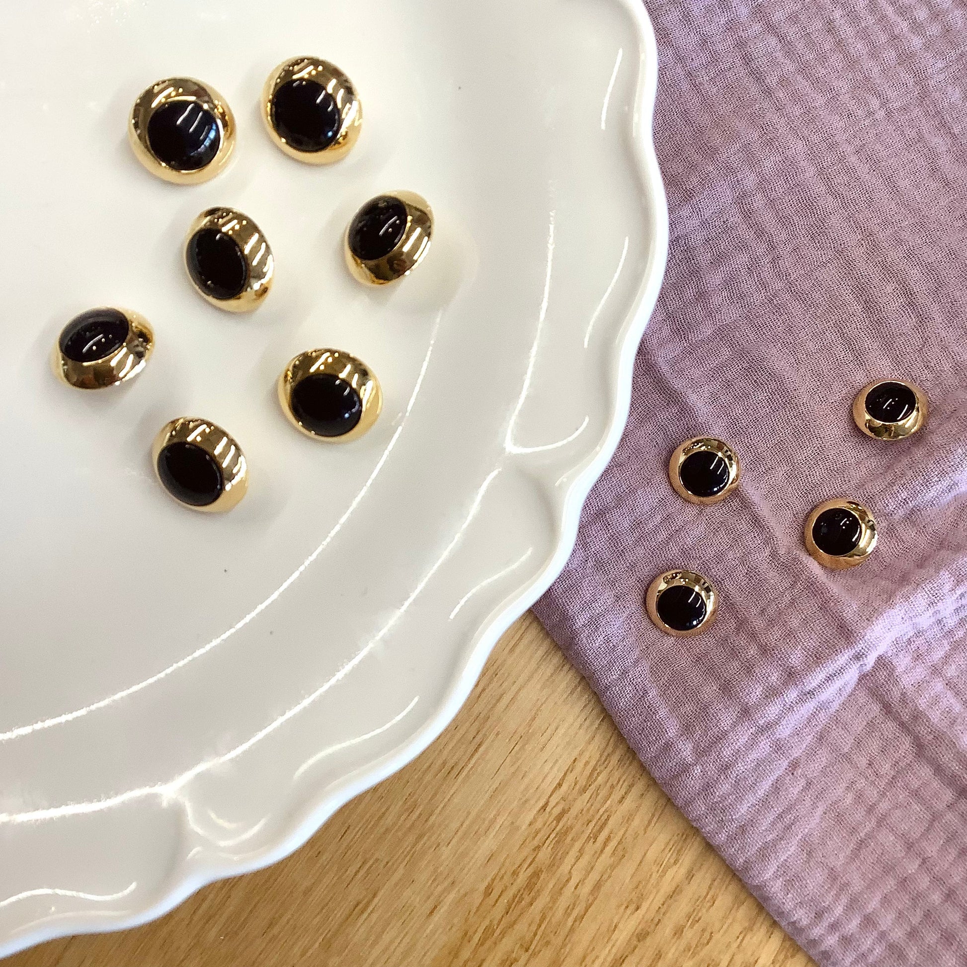 Elan ; Bouton à tige, noir, or, 15 mm