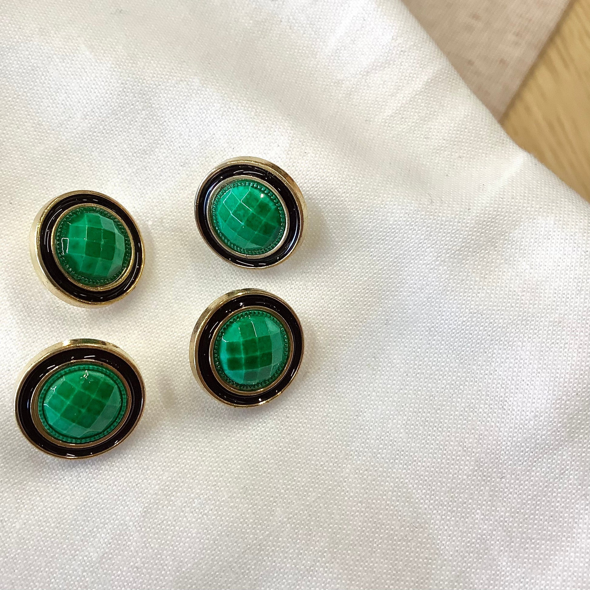 Elan ; Bouton à tige, vert et or, 15 mm