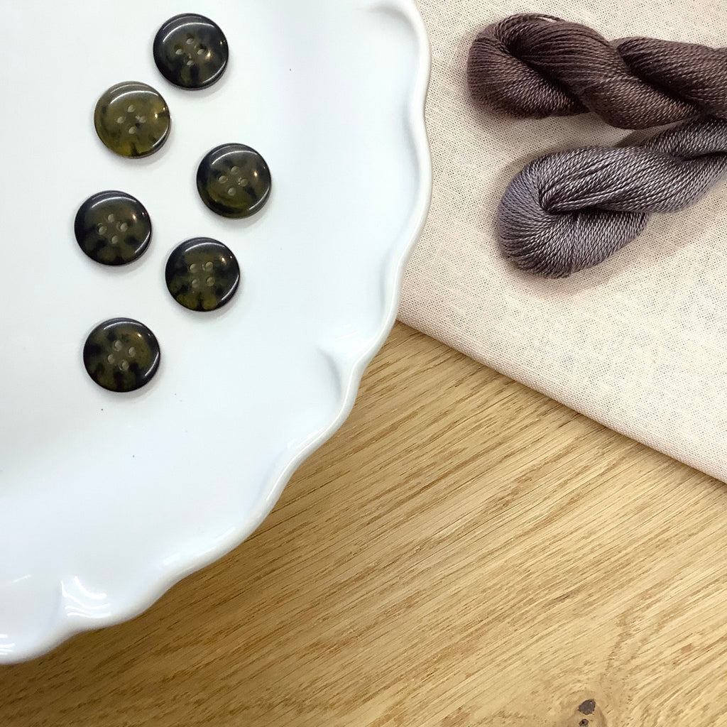 Elan ; bouton 4 trous, écaille de tortue, 15 mm