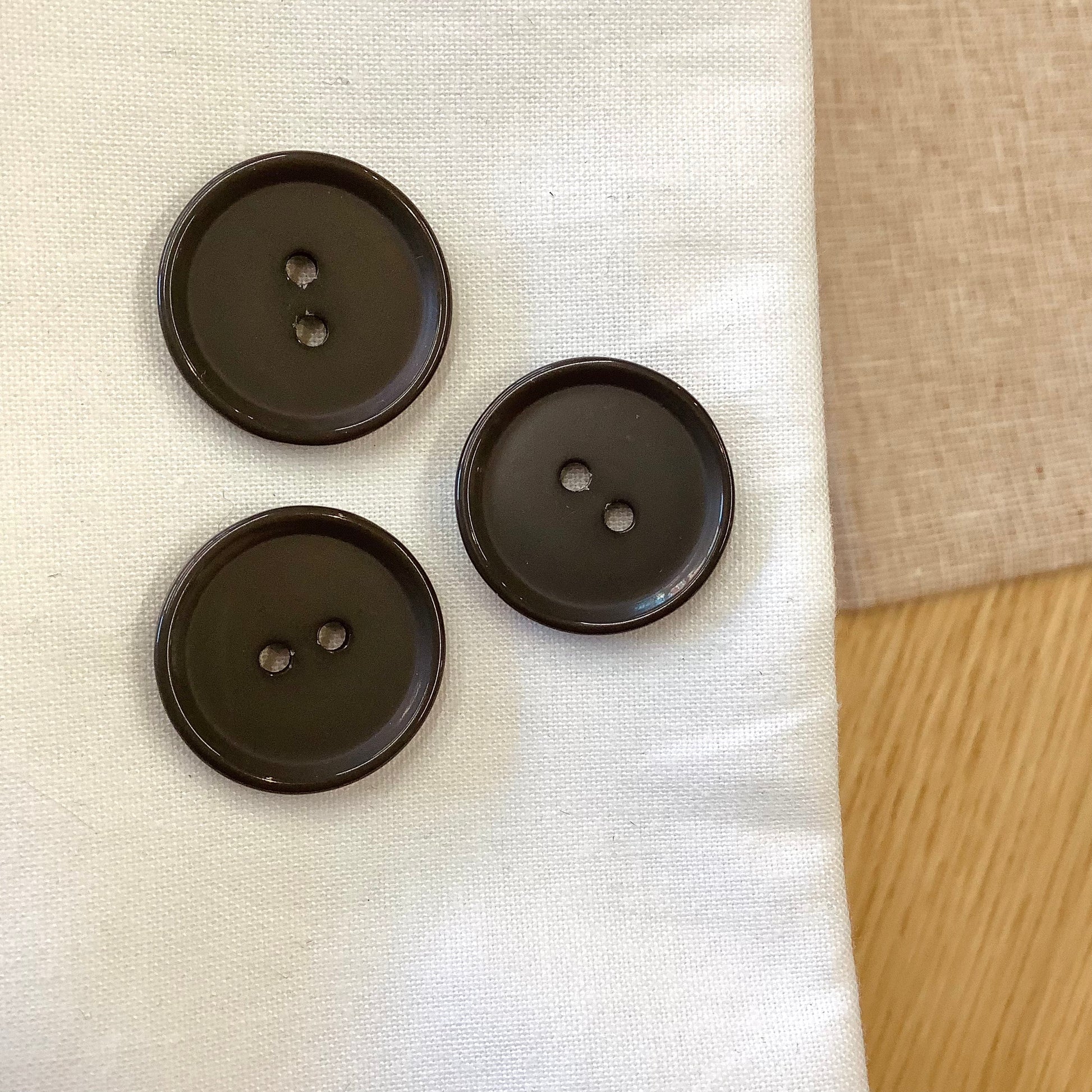 Elan ; Bouton à 2 trous, gris, 23 mm