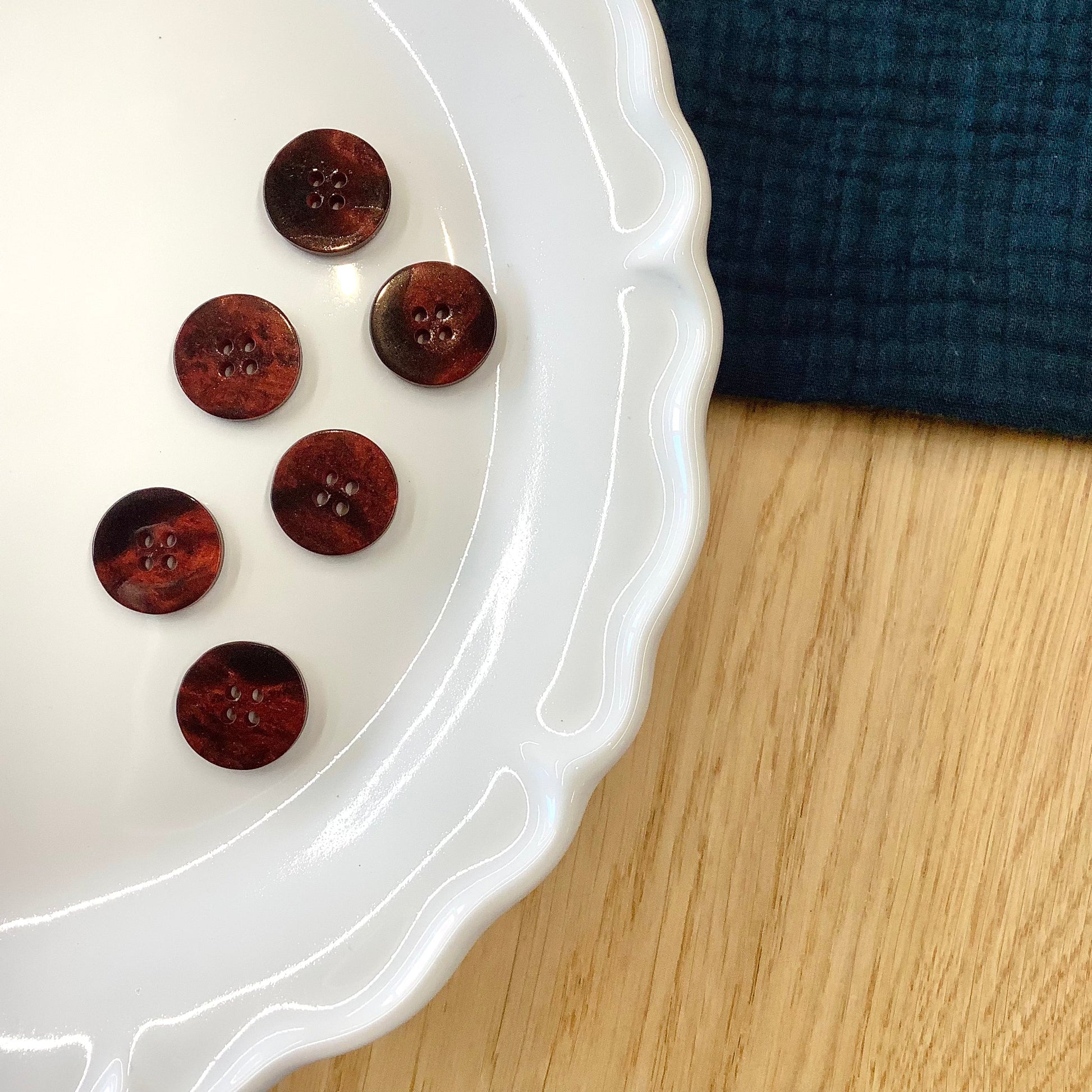 Elan ; Bouton 4 trous, bordeaux, 18 mm