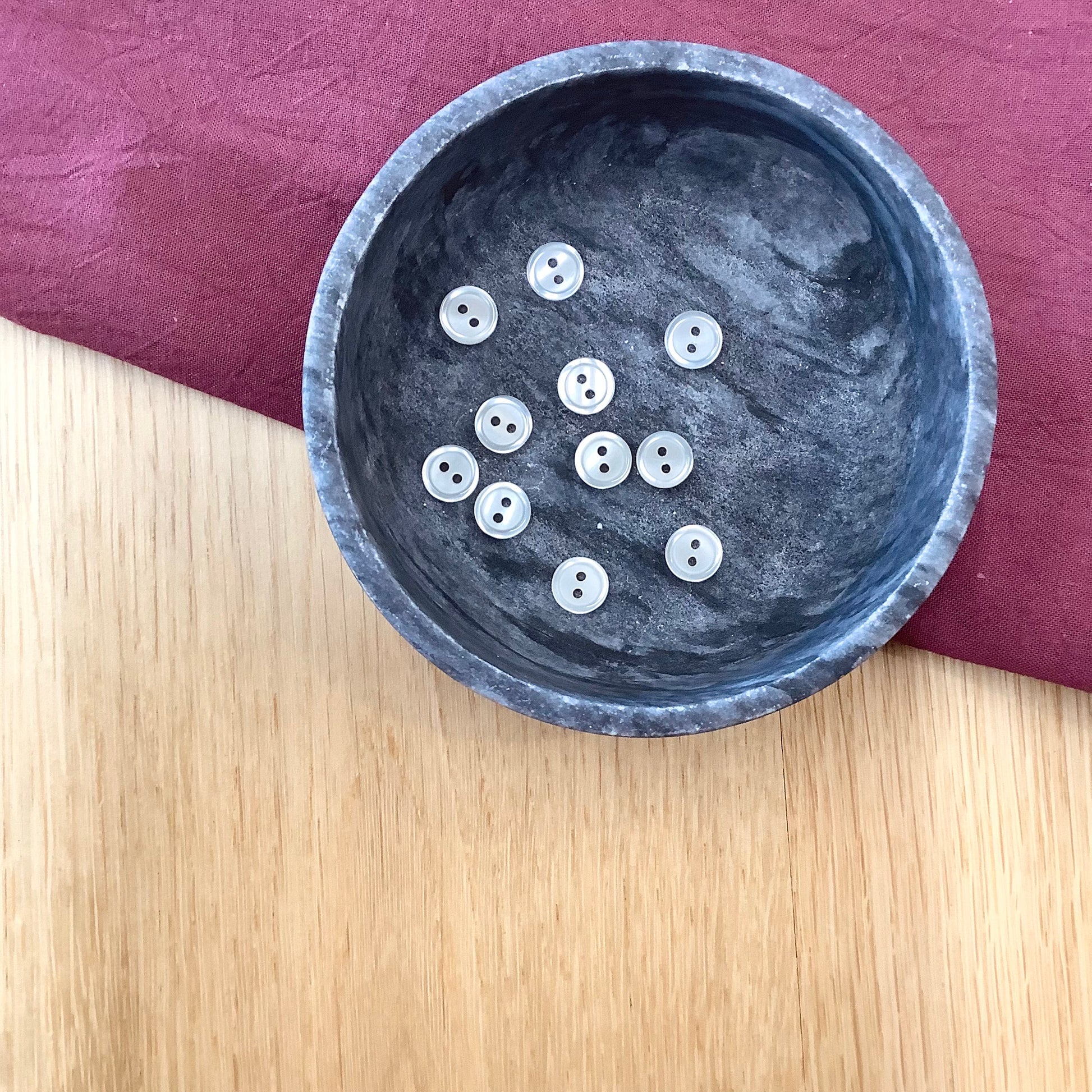 Elan ; Bouton à 2 trous, blanc - 3/8"