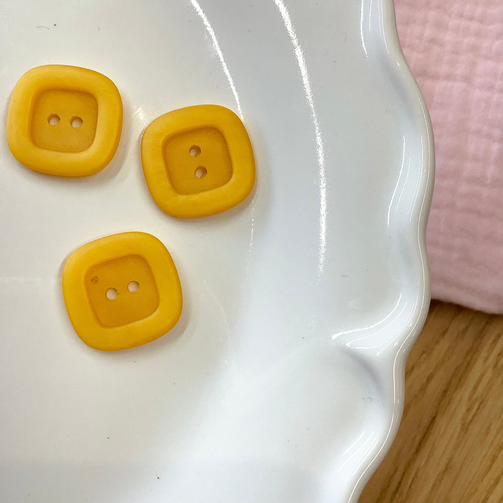 Elan ; Bouton à 2 trous, jaune, 23 mm