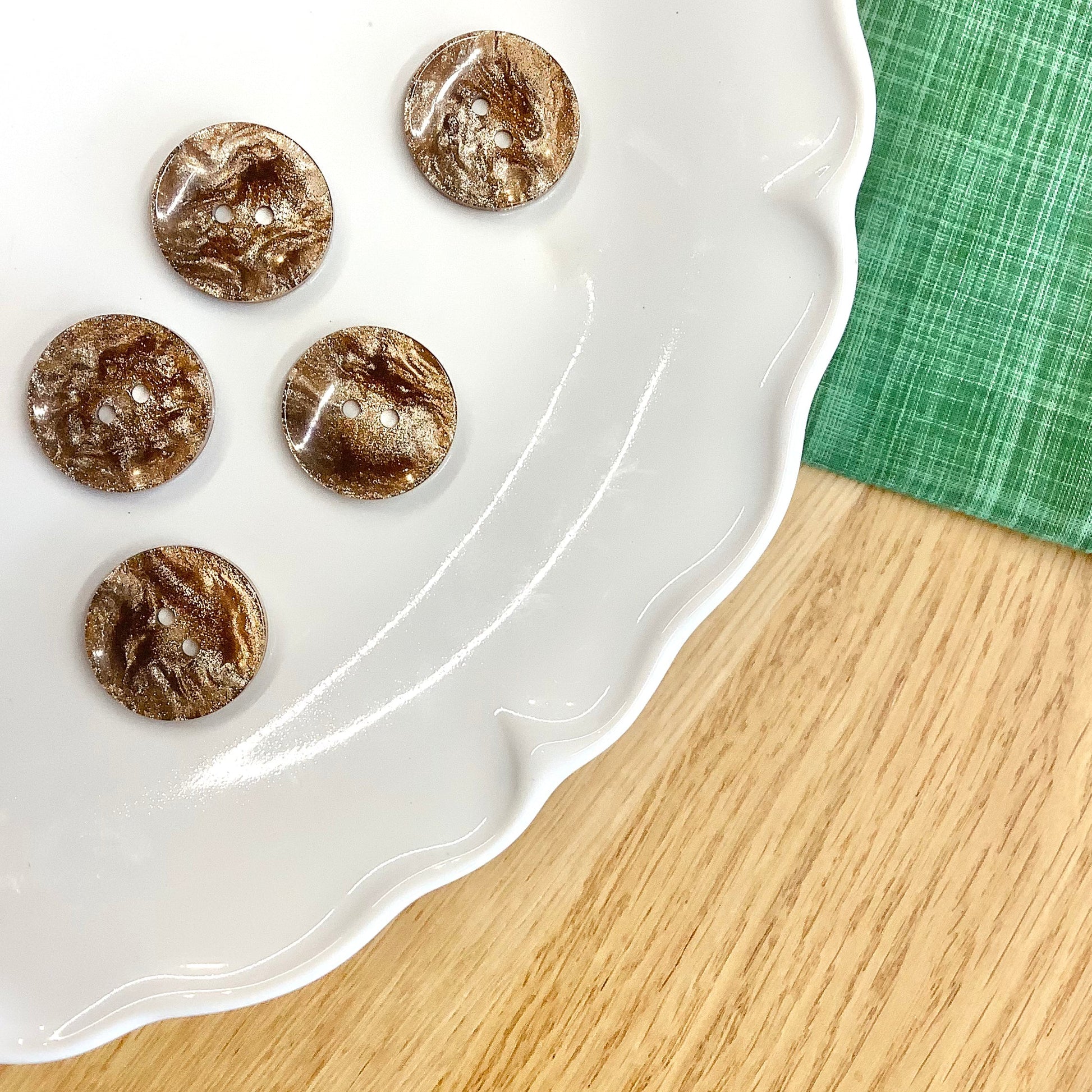 Elan ; Bouton 2 trous, caramel, 18 mm