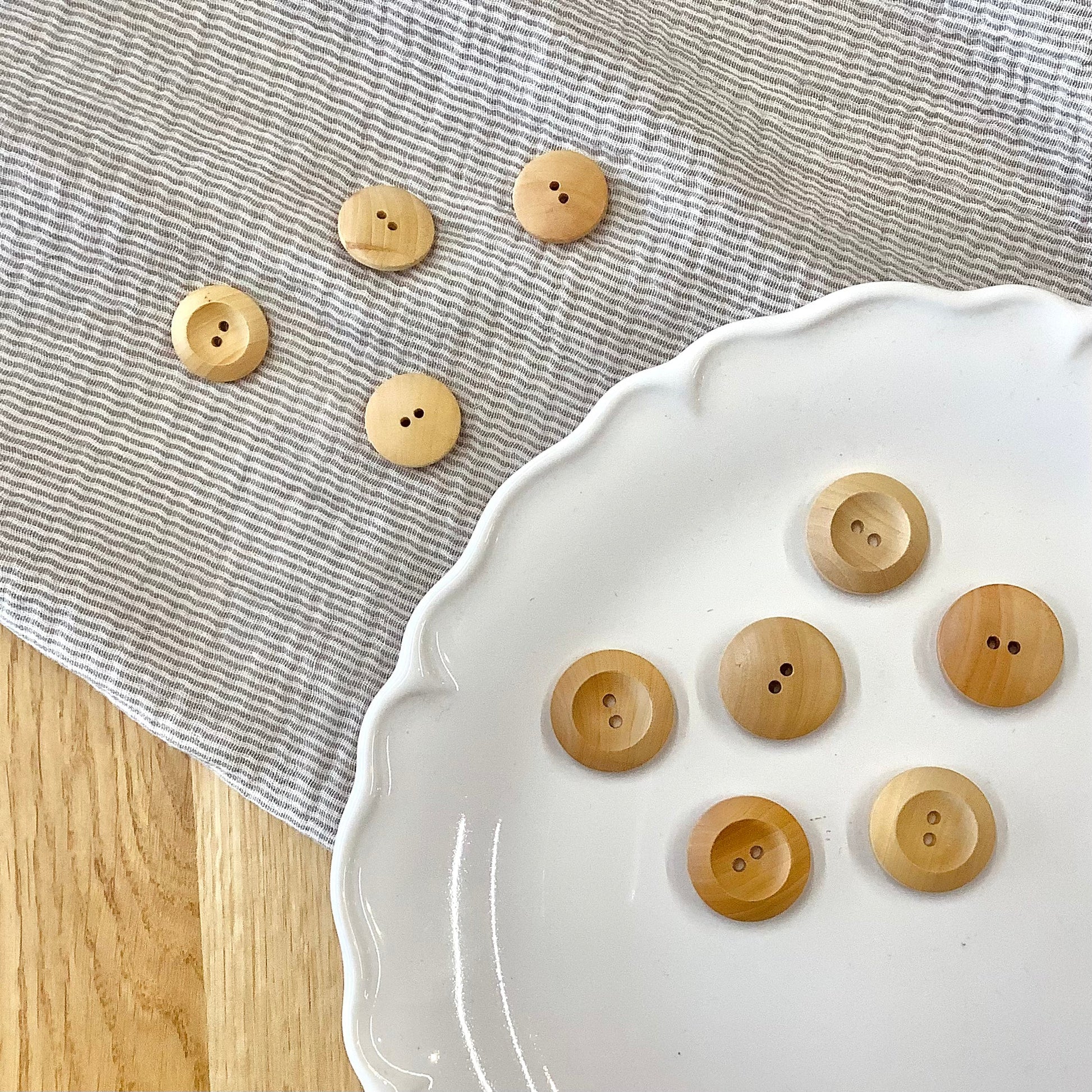 Knit One; 2-Hole Button, Natural - 7/8"