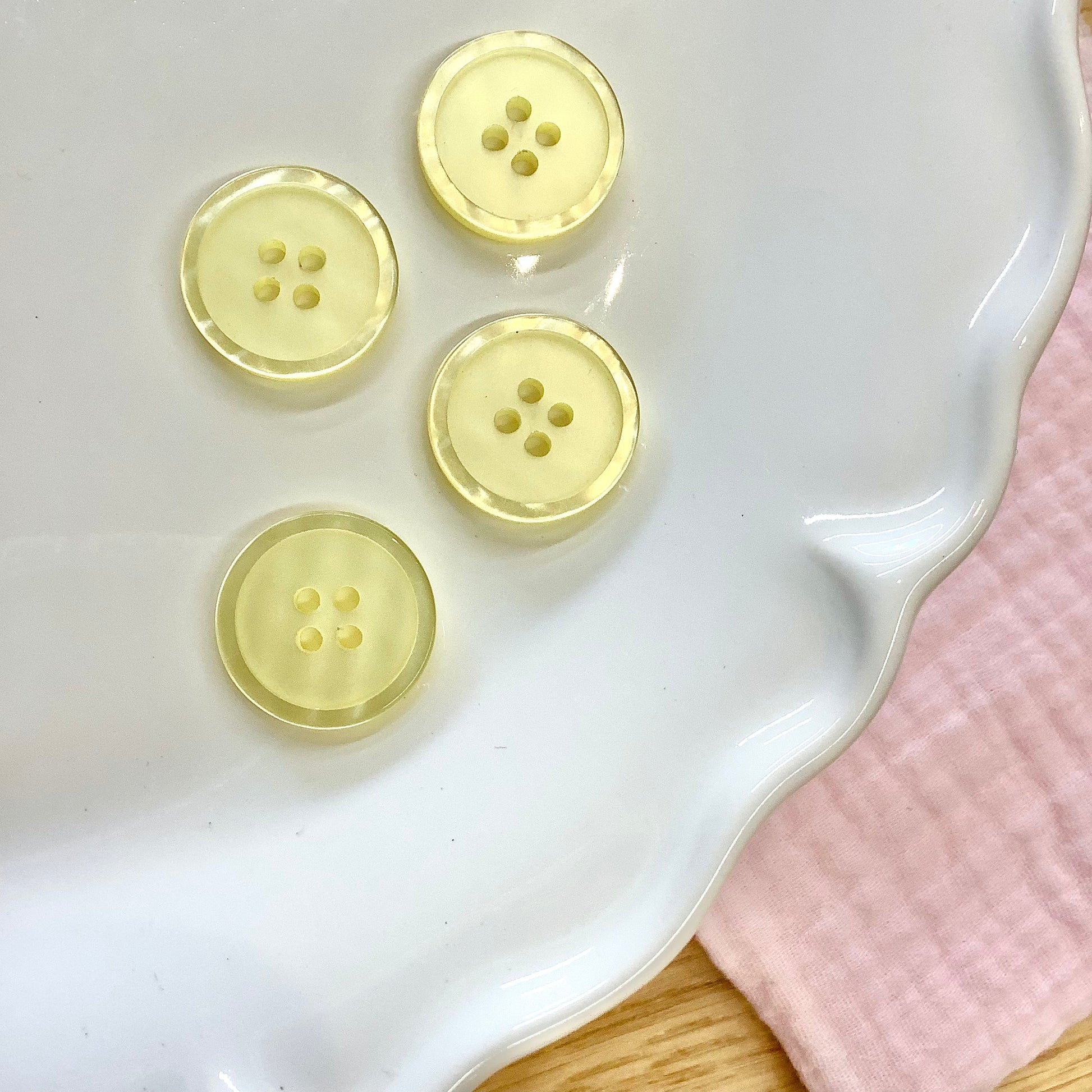 Elan ; Bouton 4 trous, jaune, 19 mm