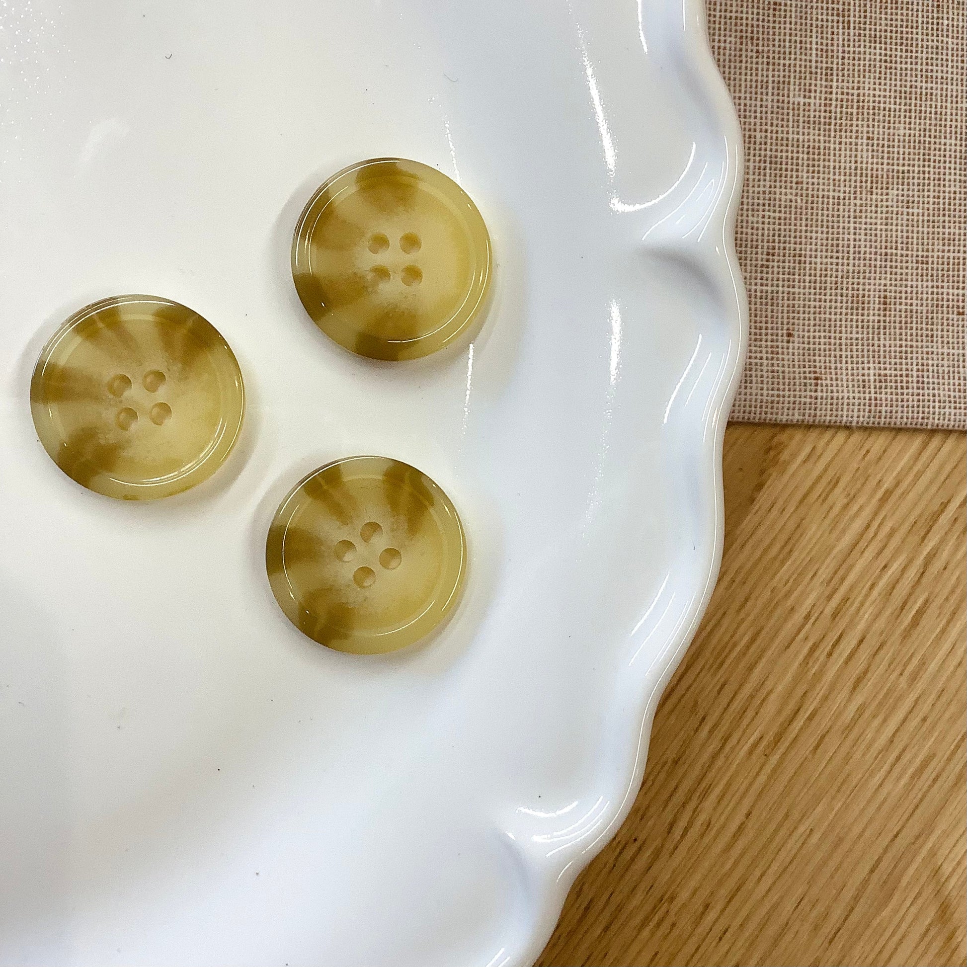 Elan ; Bouton 4 trous, taupe, 23 mm