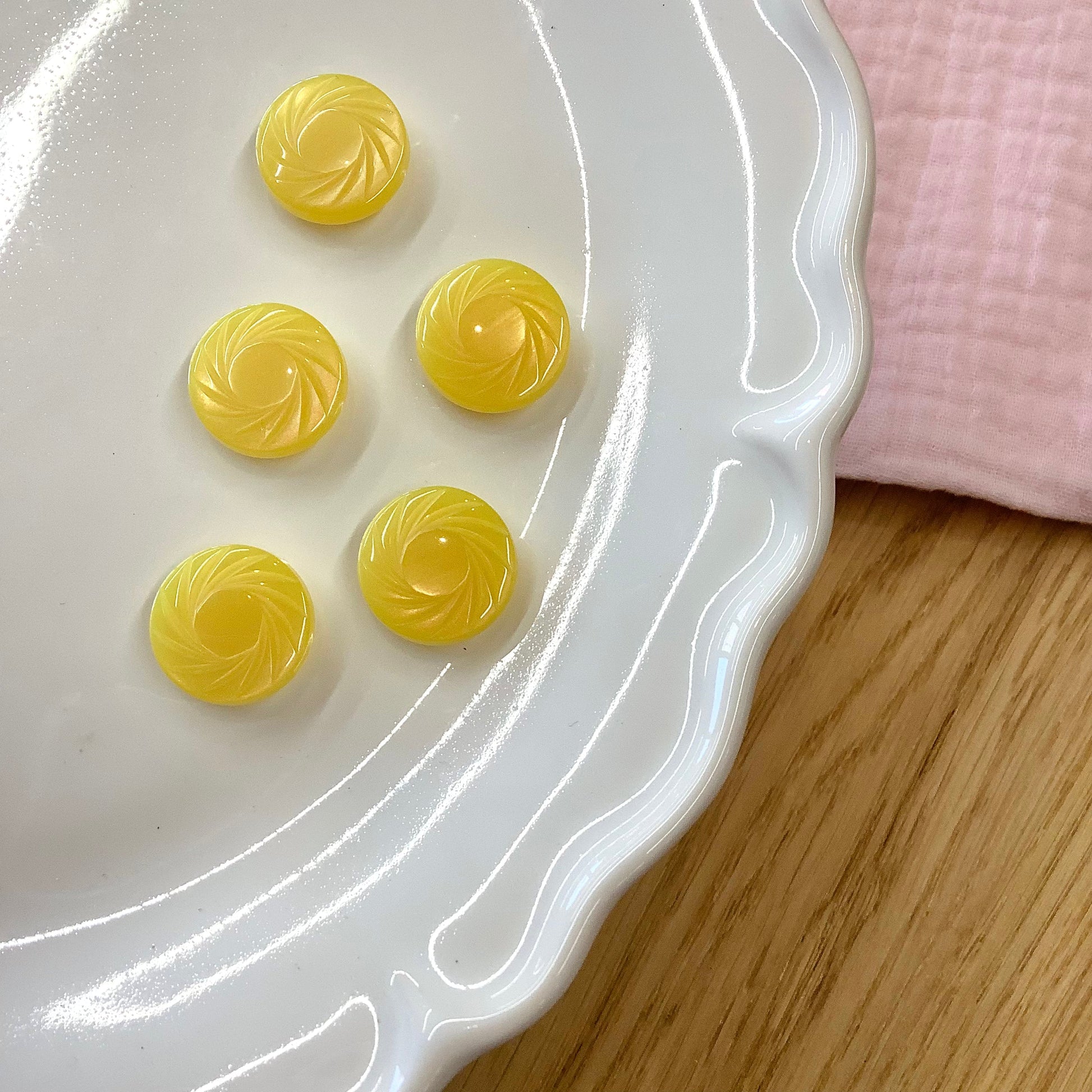 Elan ; Bouton à tige, jaune, 18 mm