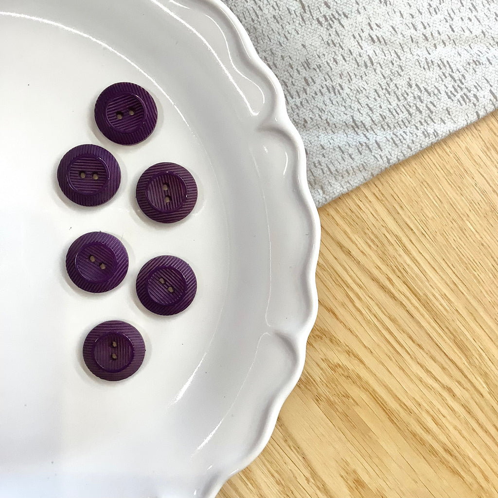 Elan ; Bouton 2 trous, violet, 21 mm