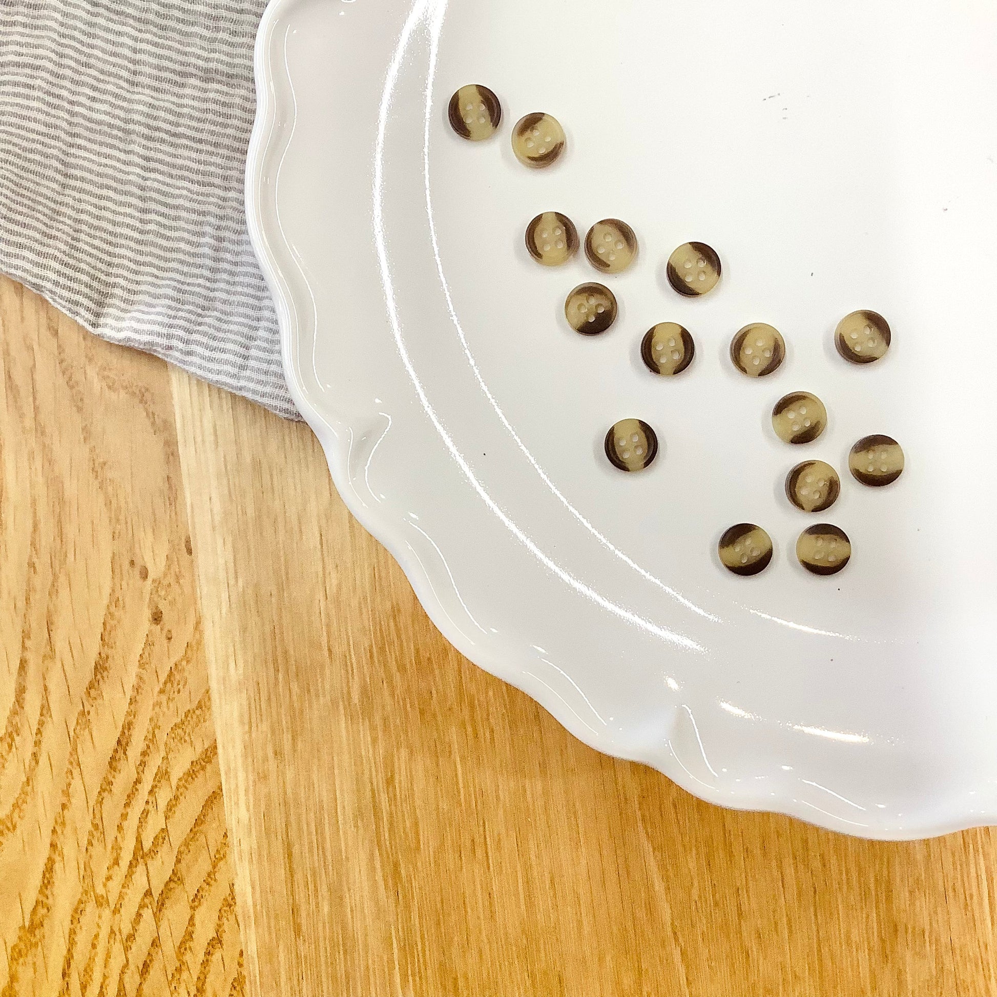 Elan ; Bouton 4 trous, marron - 3/8"