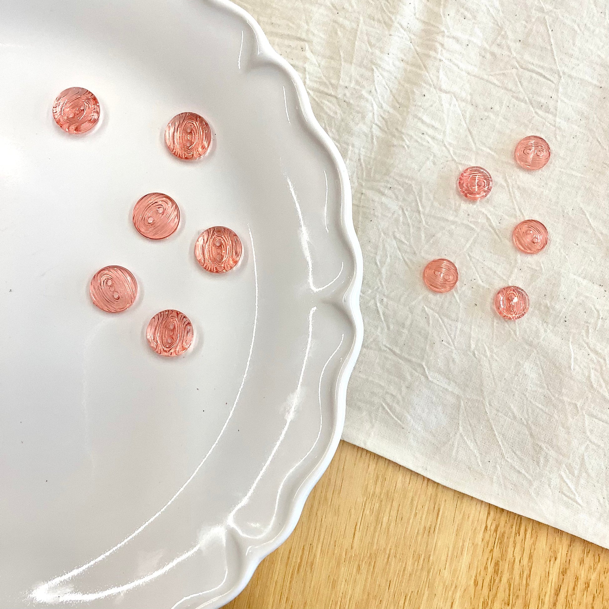 Elan ; Bouton à 2 trous, couleur pêche, 13 mm