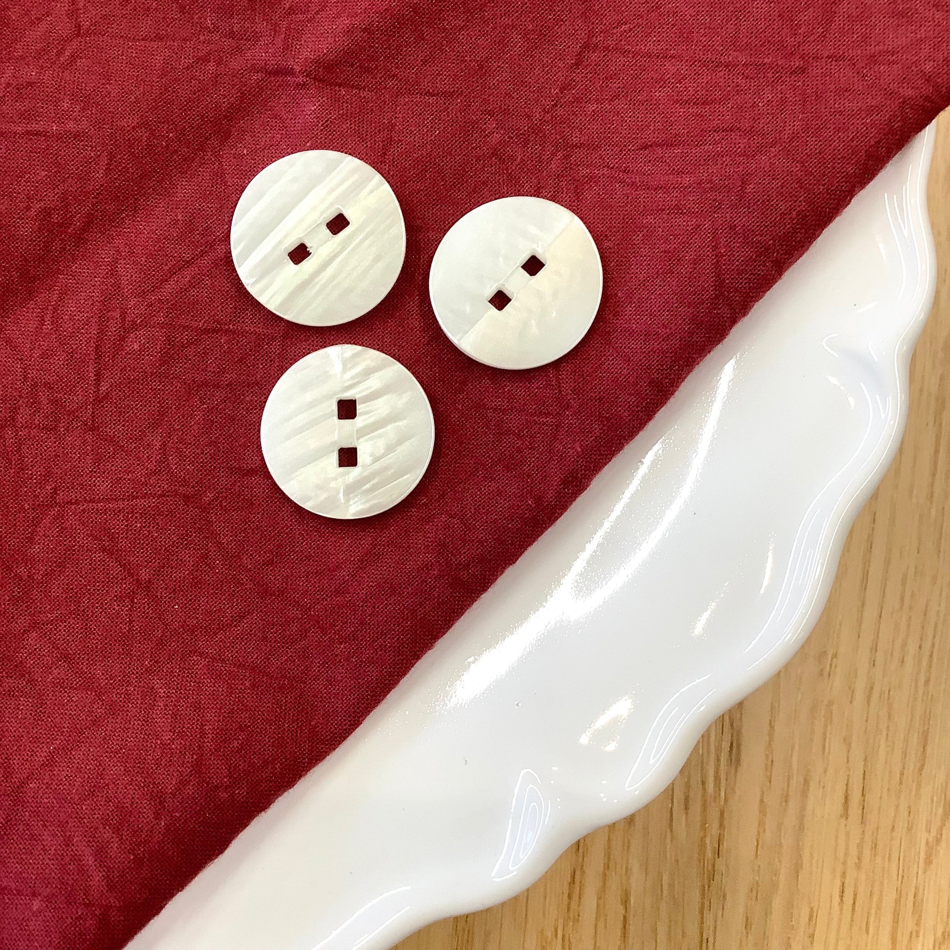 Elan ; bouton à 2 trous, ivoire, 23 mm