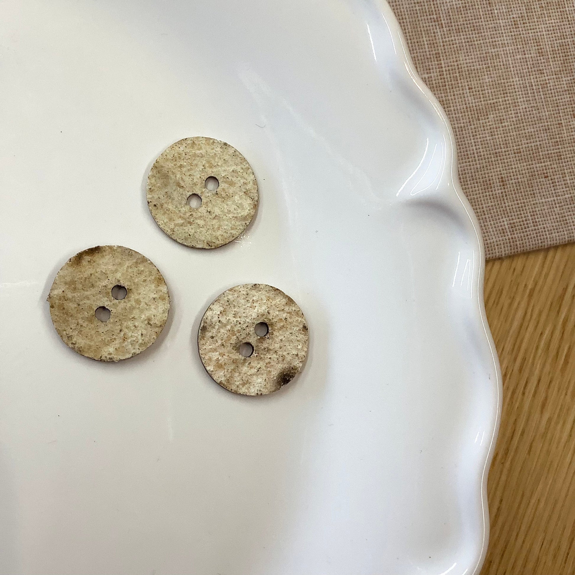 Elan ; Bouton 2 trous, beige, 20 mm