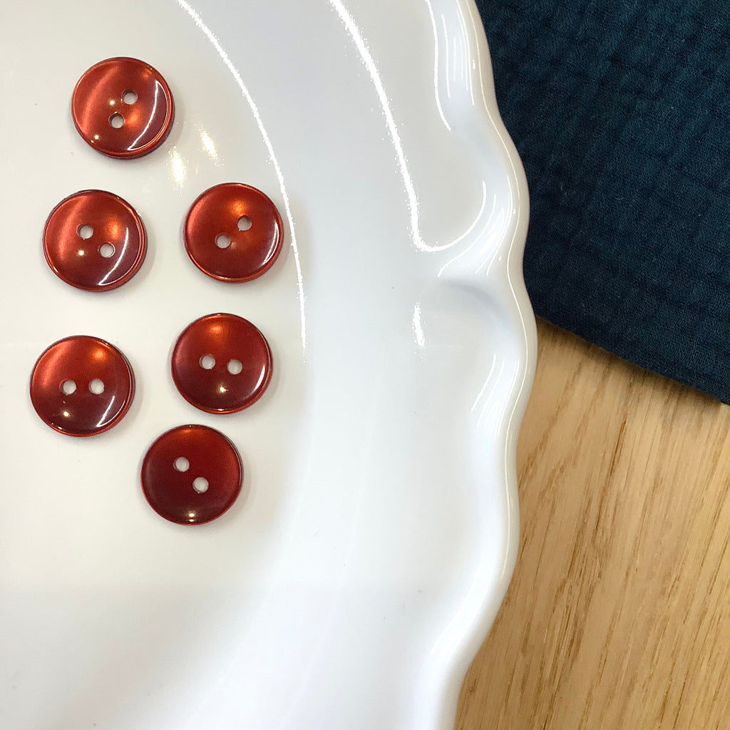 Notions de base sur les boutons ; bouton à 2 trous, vin, 1/2" (14 mm)