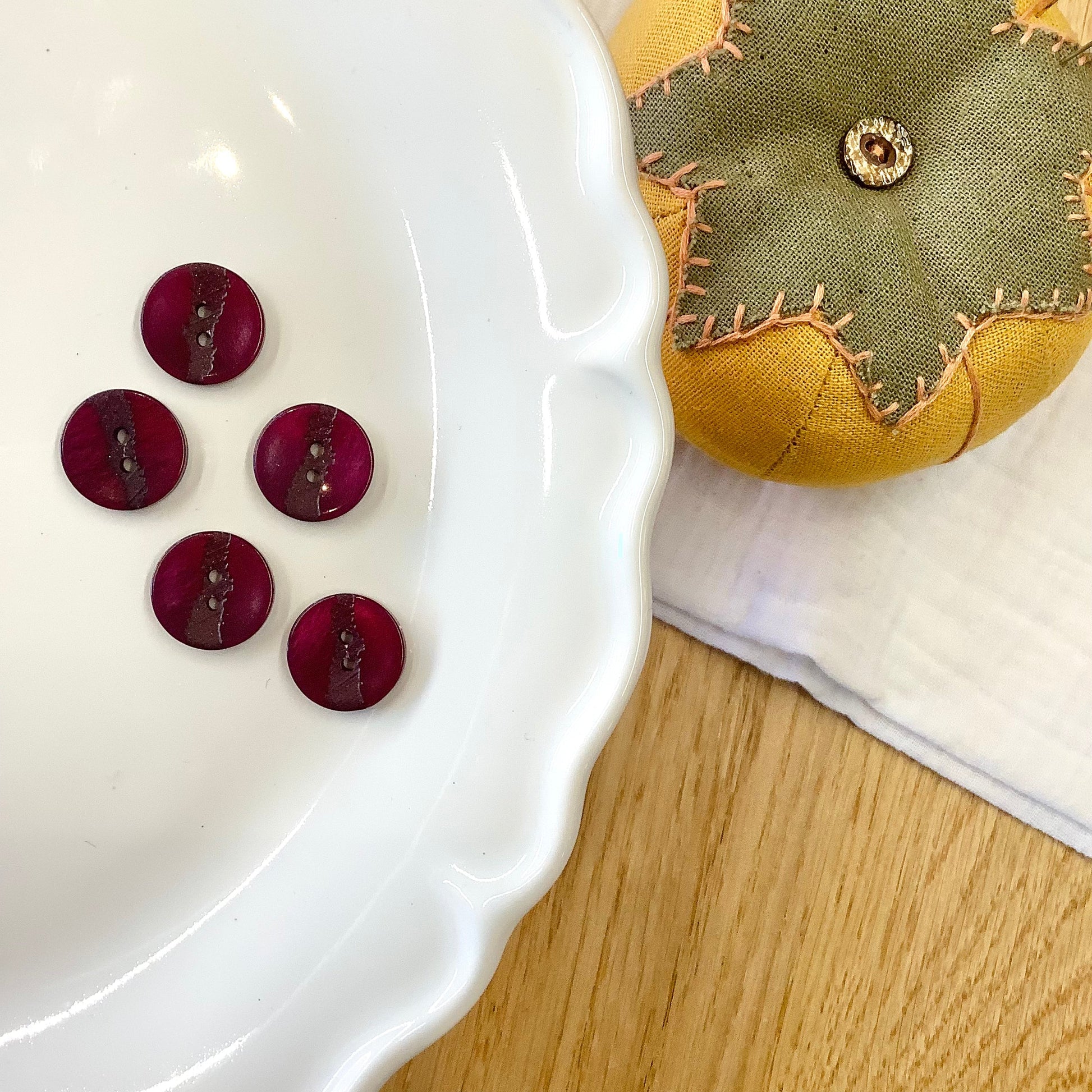 Elan ; bouton à 2 trous, violet, 15 mm