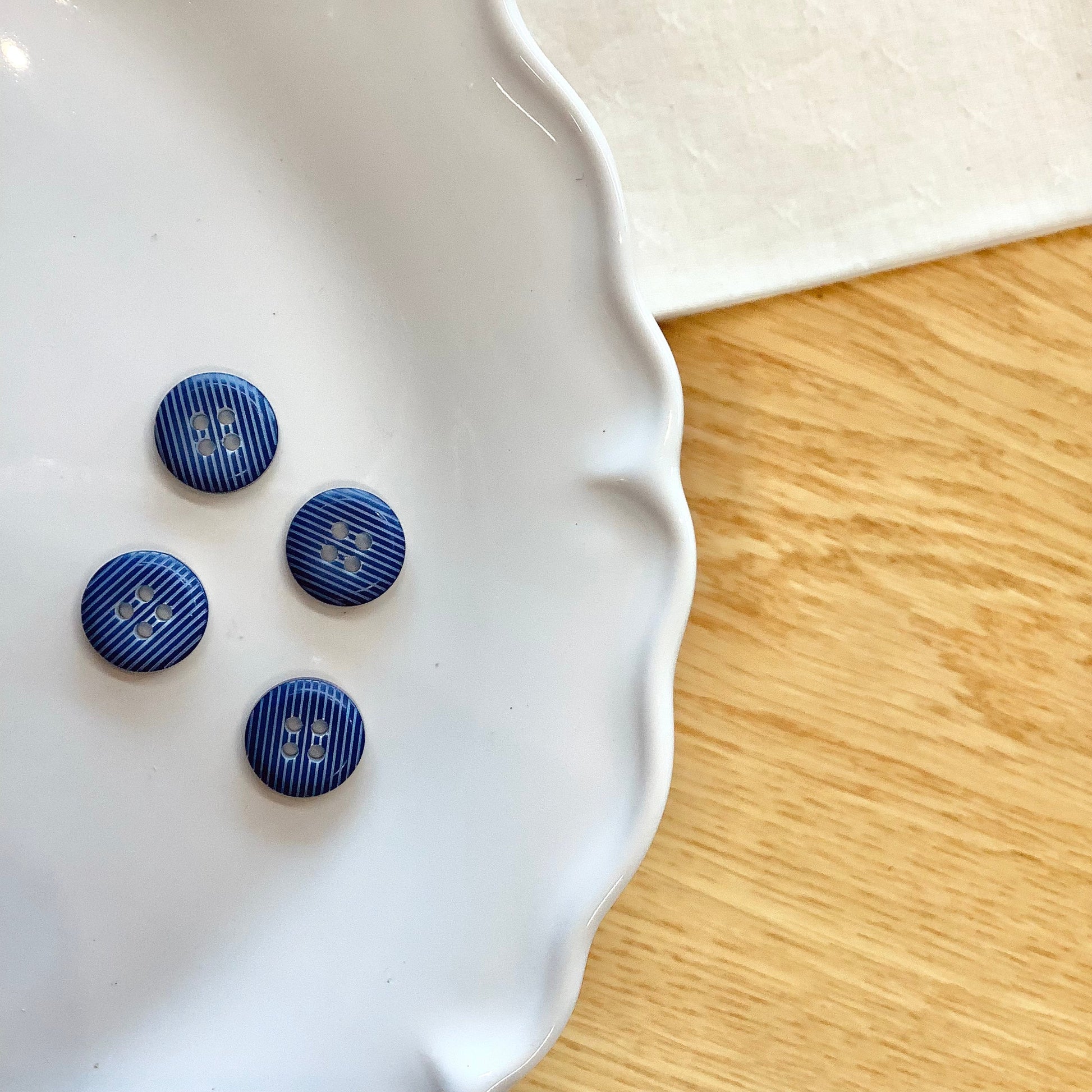 Elan ; Bouton 4 trous, bleu marine, blanc, 14 mm