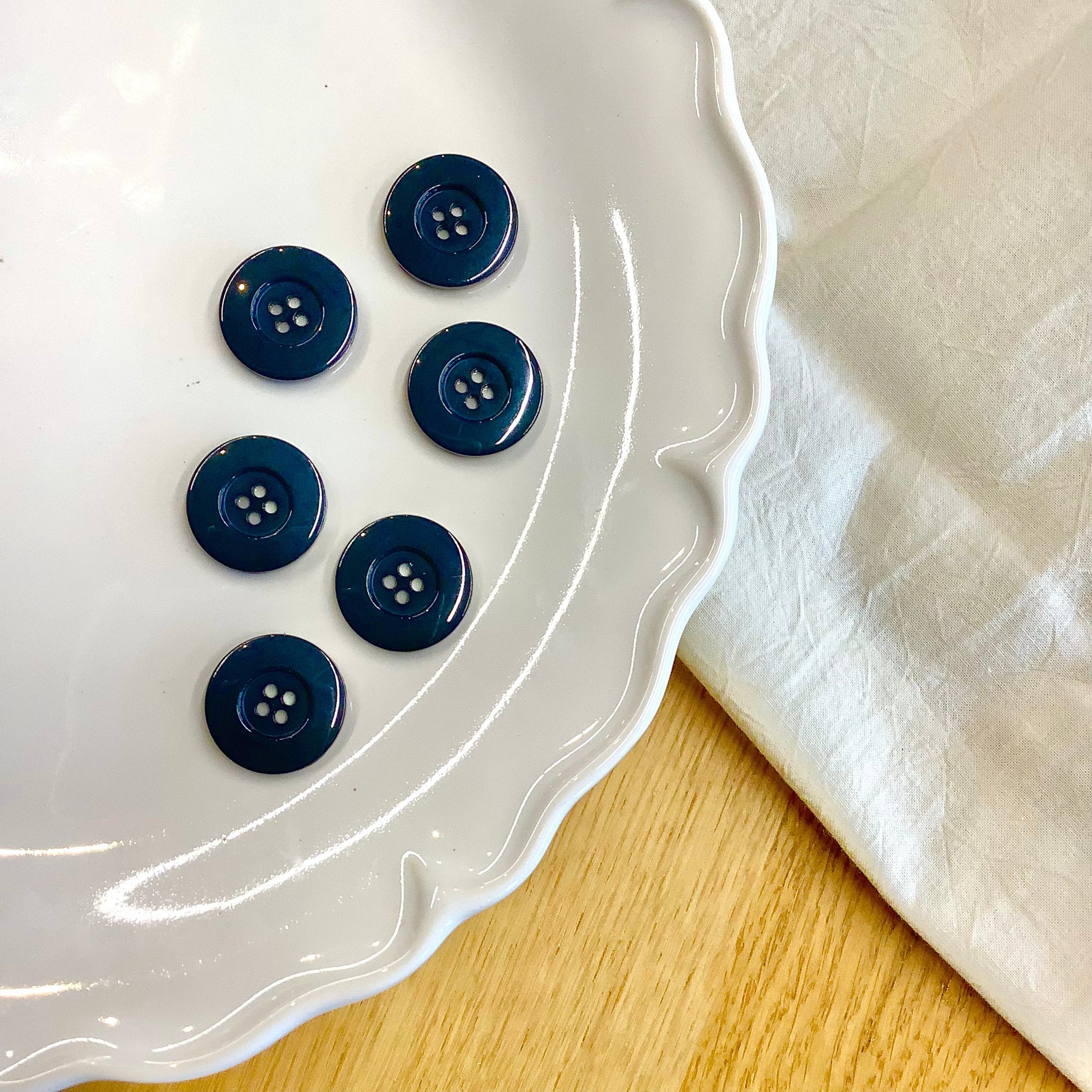 Elan ; bouton 4 trous, noir, 20 mm