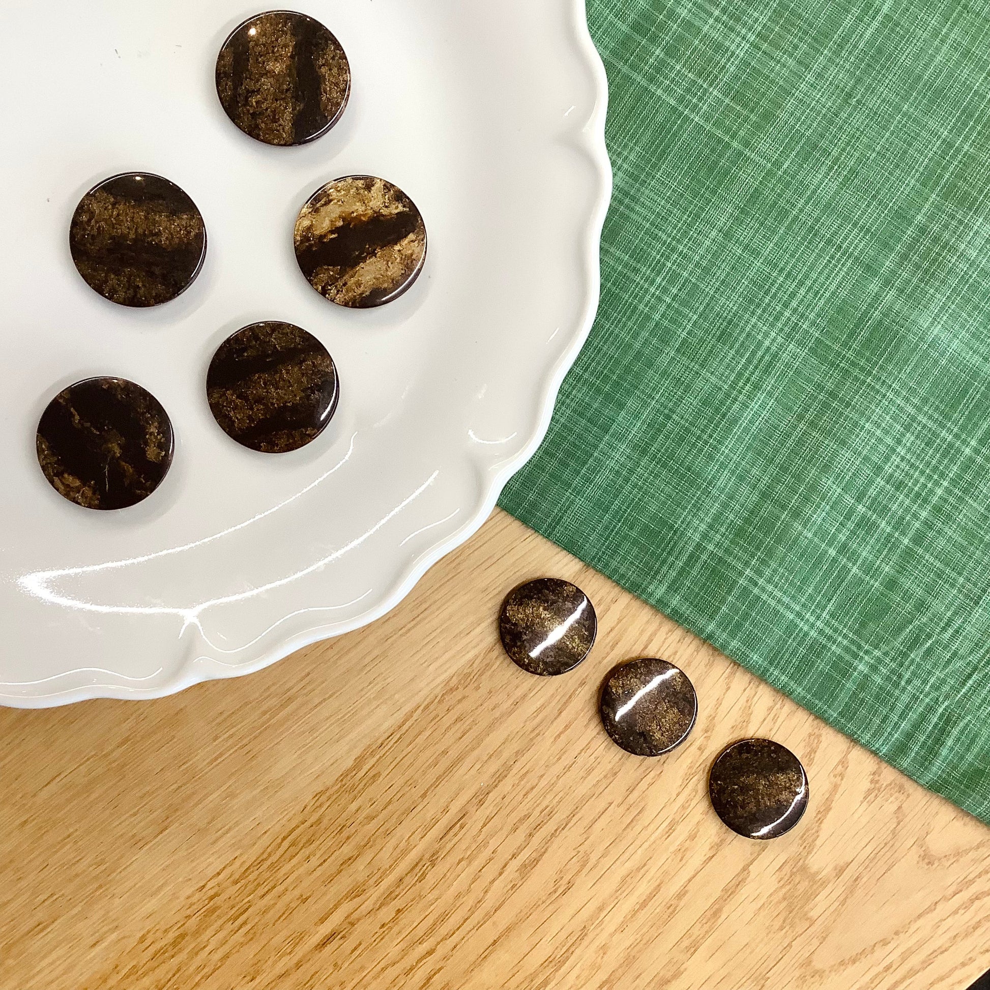 Elan ; Bouton à tige, marron métallisé, 28 mm