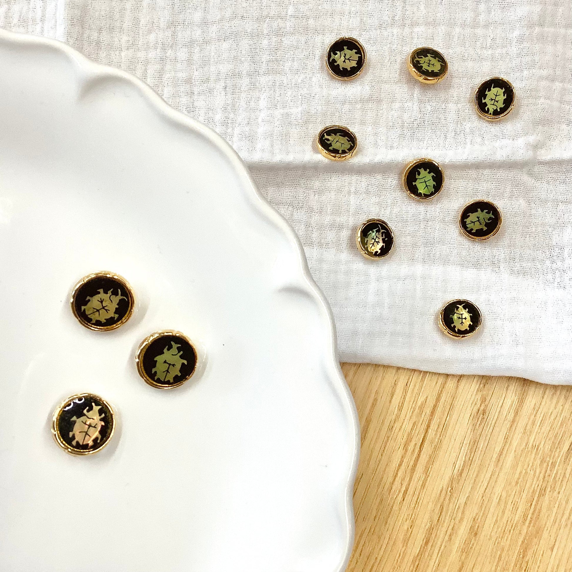 Elan ; Bouton à tige, noir et or, 15 mm