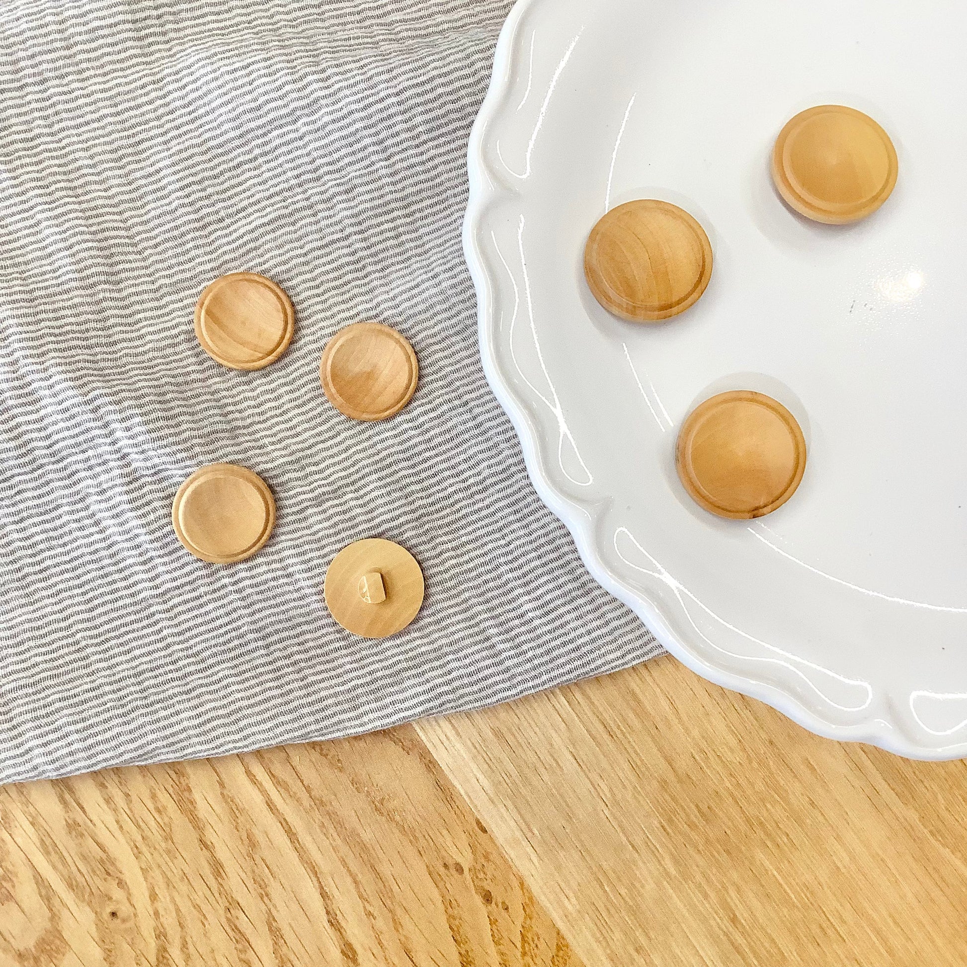 Knit One; Shank Button, Natural - 1 1/8"