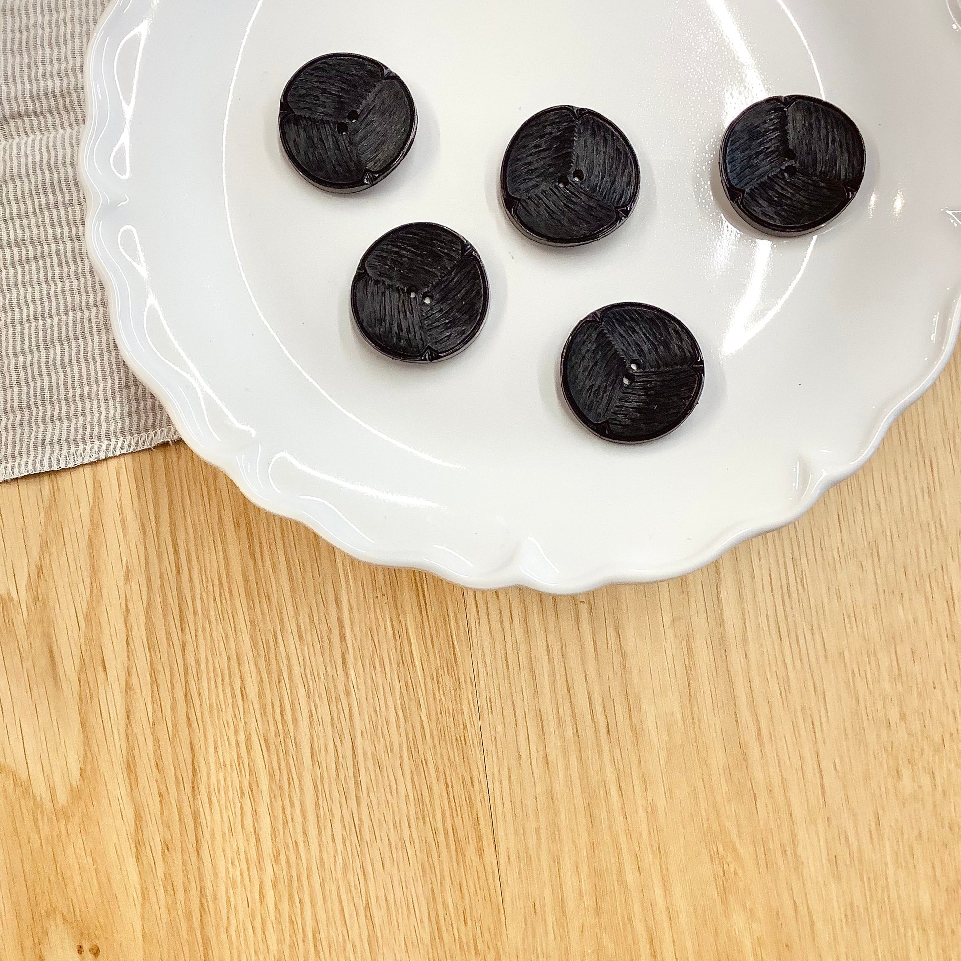 Elan ; Bouton 2 trous, noir, 34 mm