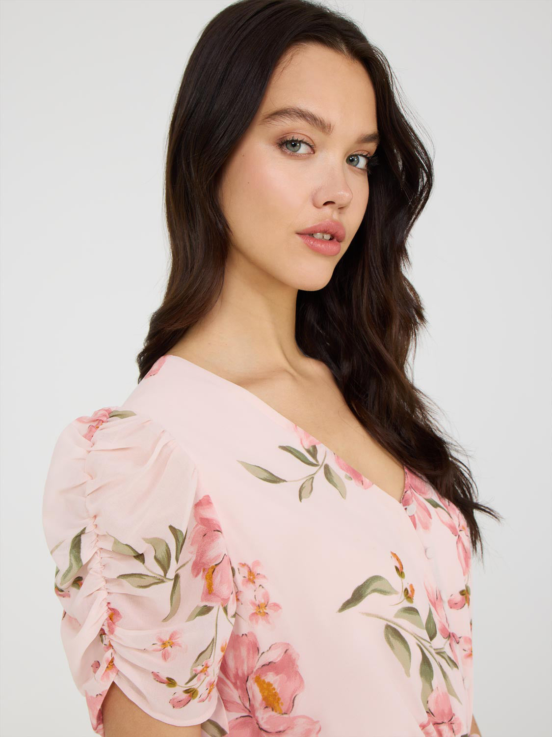 Robe midi plissée à col en V imprimée