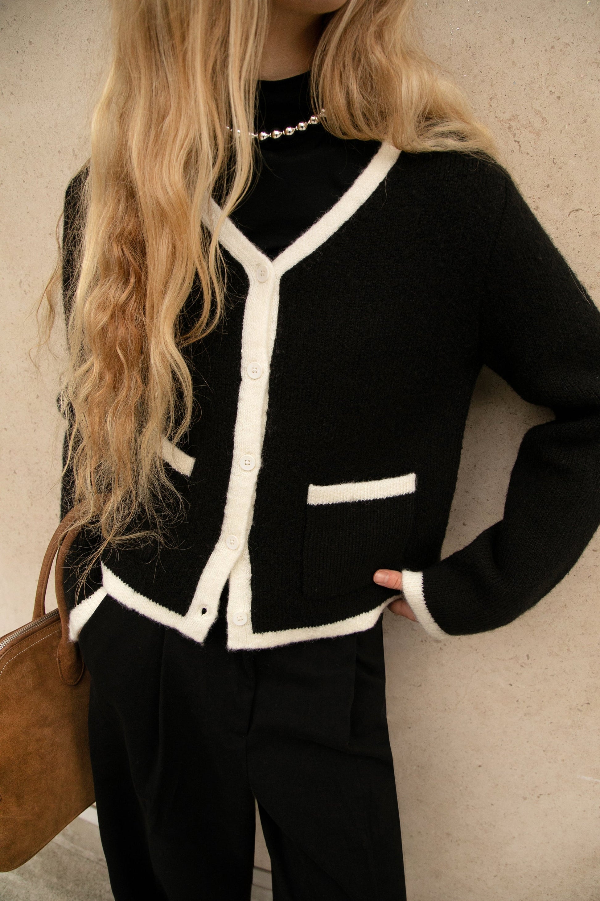 CARDIGAN BOUTONNÉ À BORDURES CONTRASTÉES