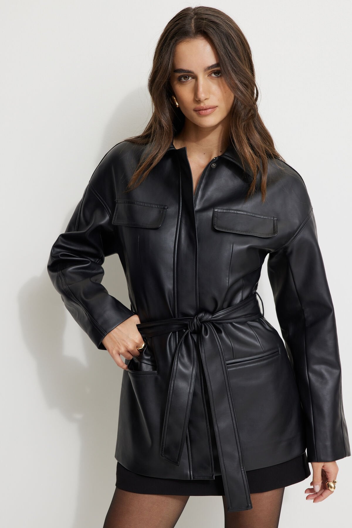 Veste en similicuir avec ceinture