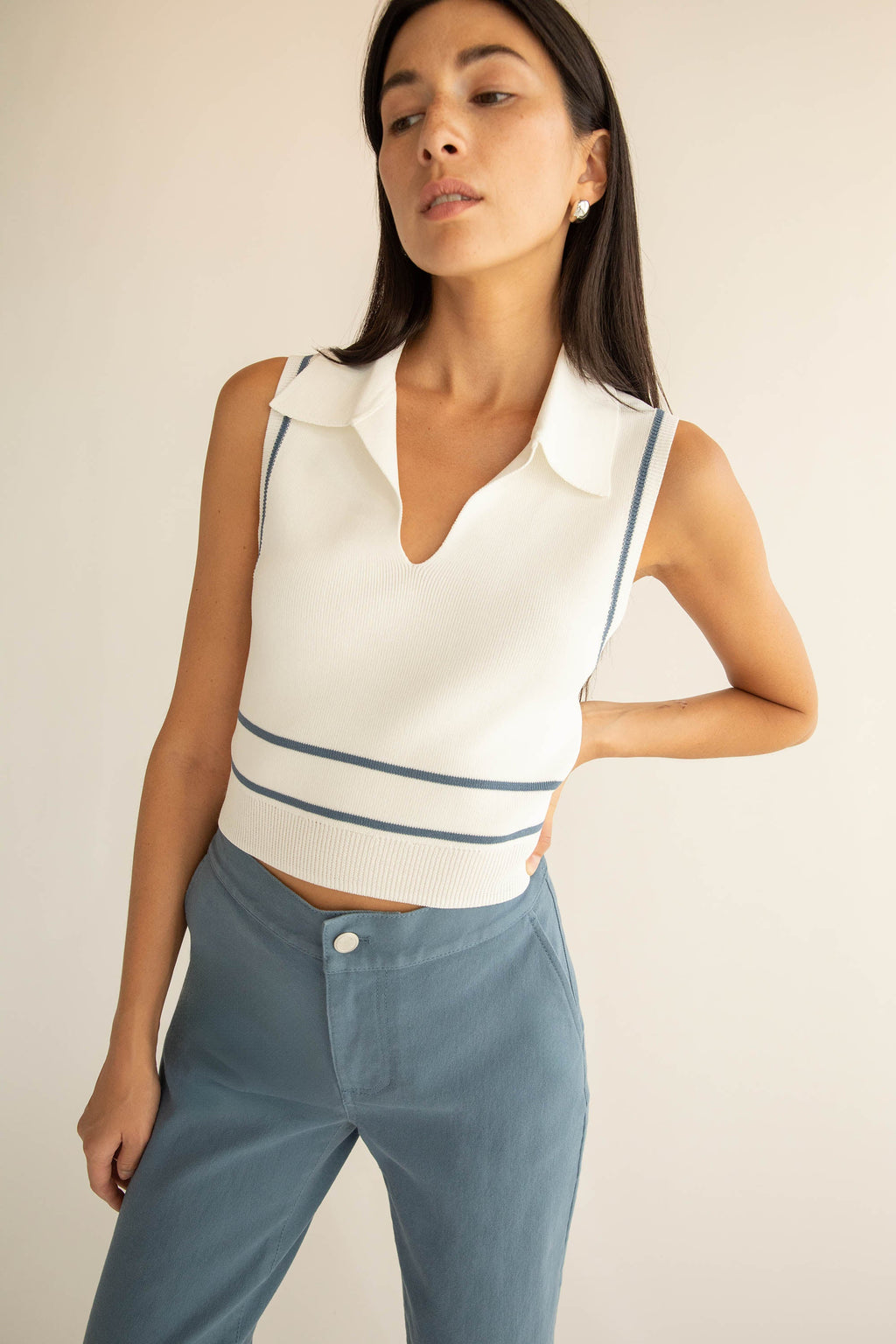 SLEEVELESS COLLARED KNIT TANK