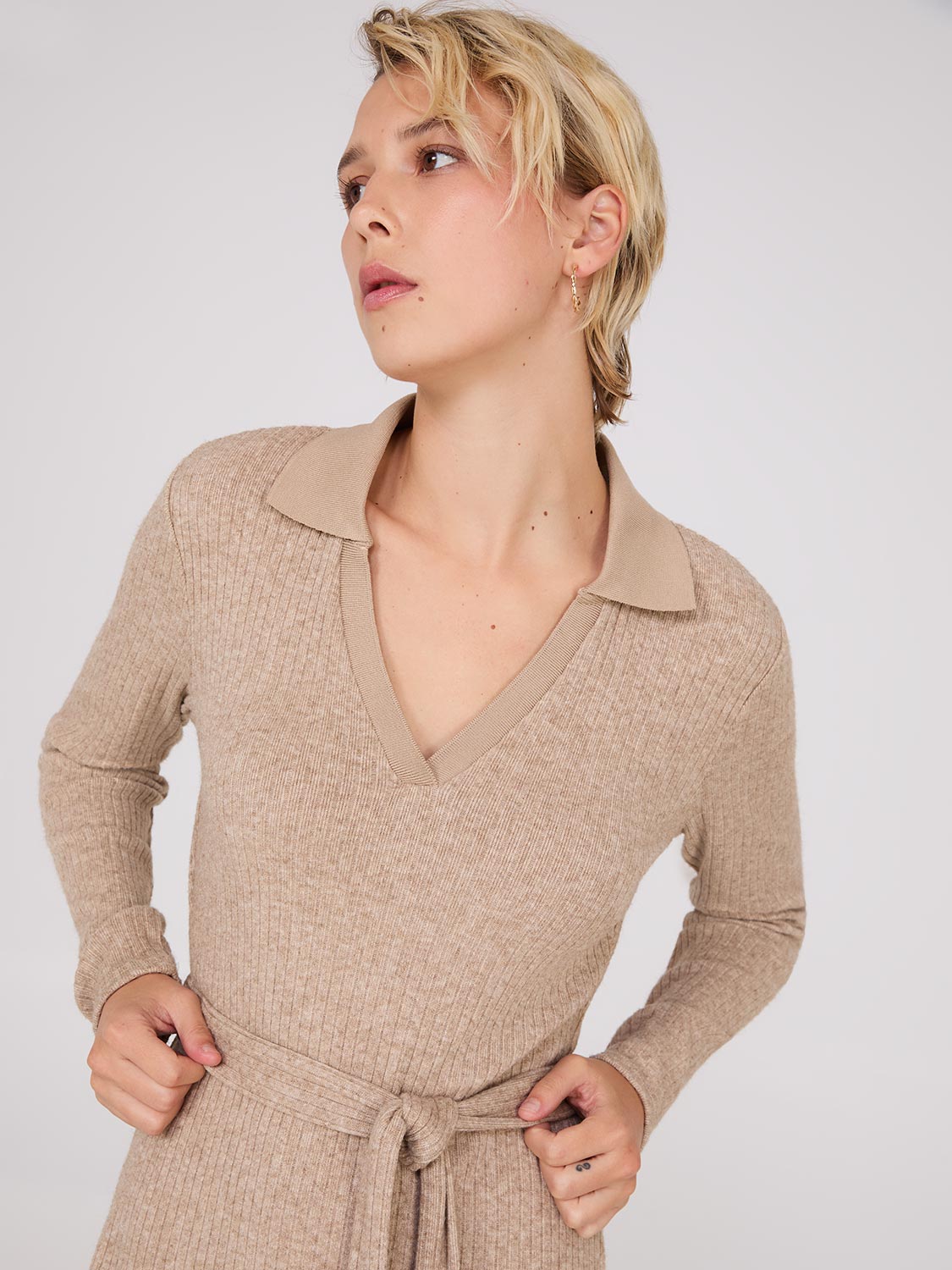 Robe midi côtelée à manches longues