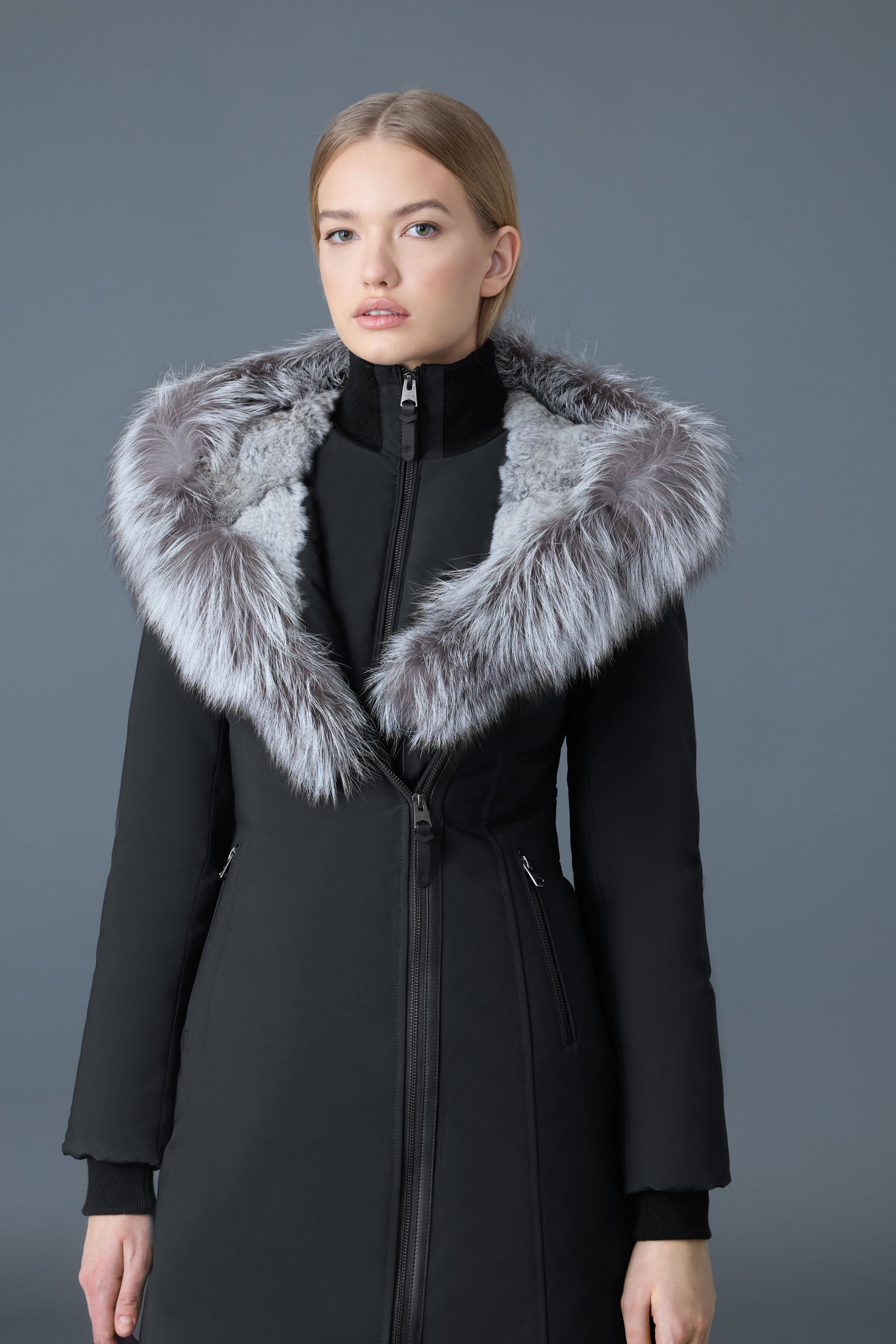 Manteau TRISH Powder Touch avec fourrure de renard argenté Signature Mackage Collar