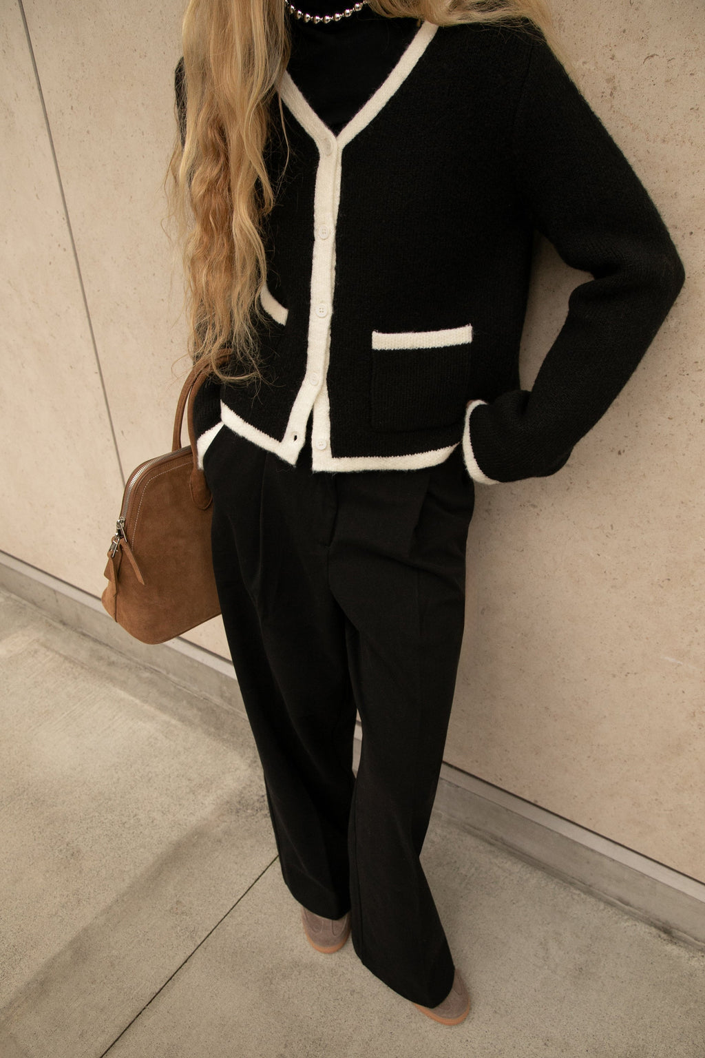 CARDIGAN BOUTONNÉ À BORDURES CONTRASTÉES