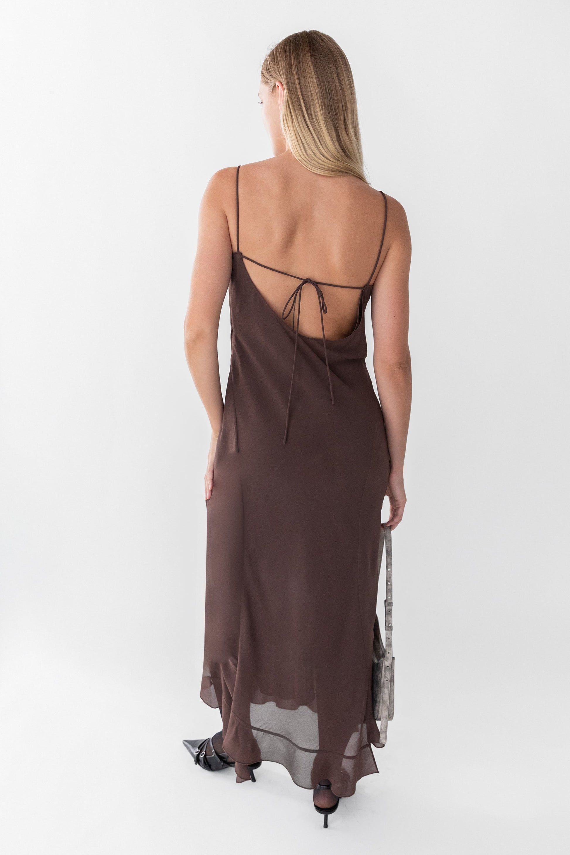 ROBE À BORDURES À VOLANTS