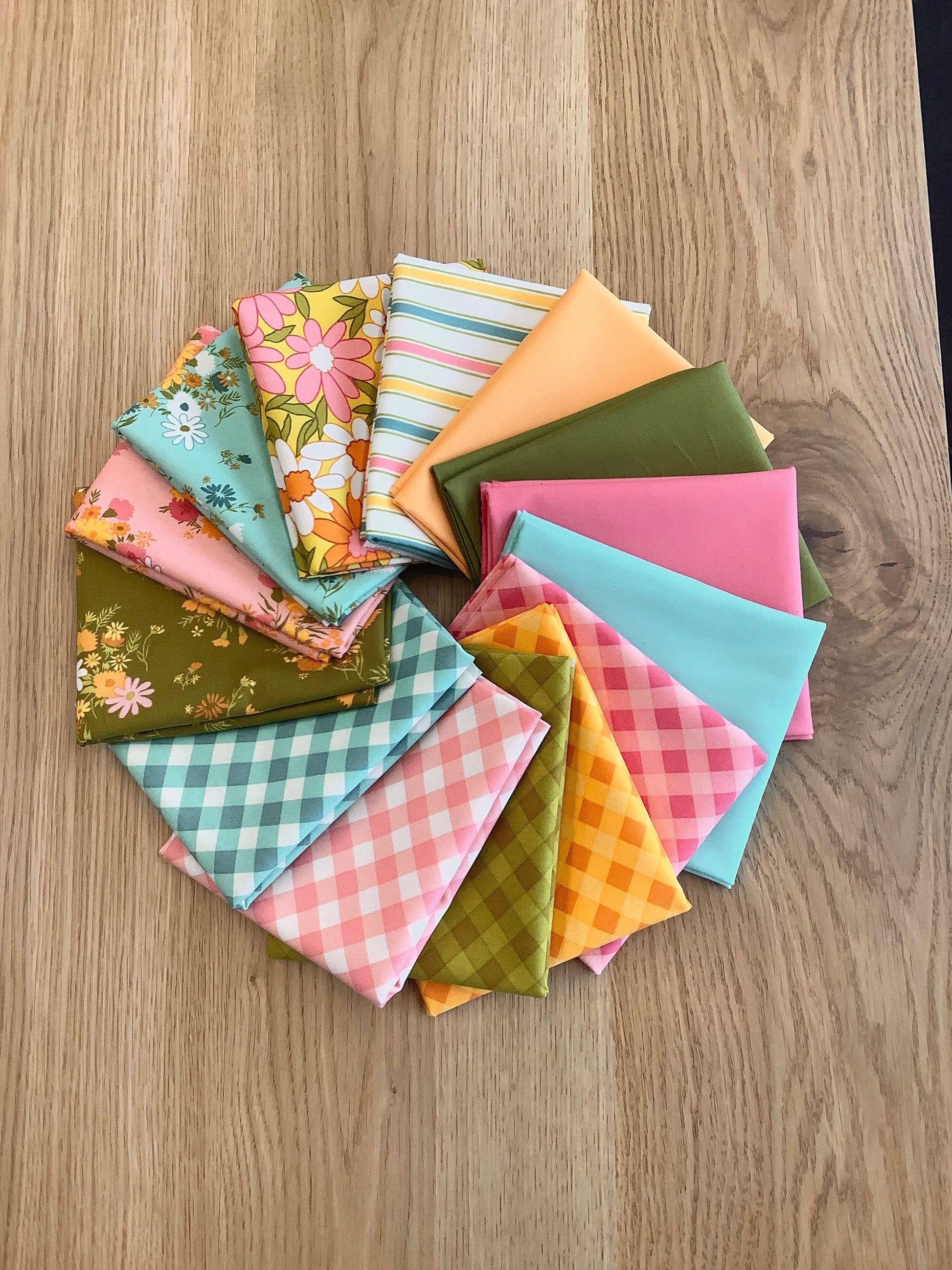 Retro Fat Quarter Bundle