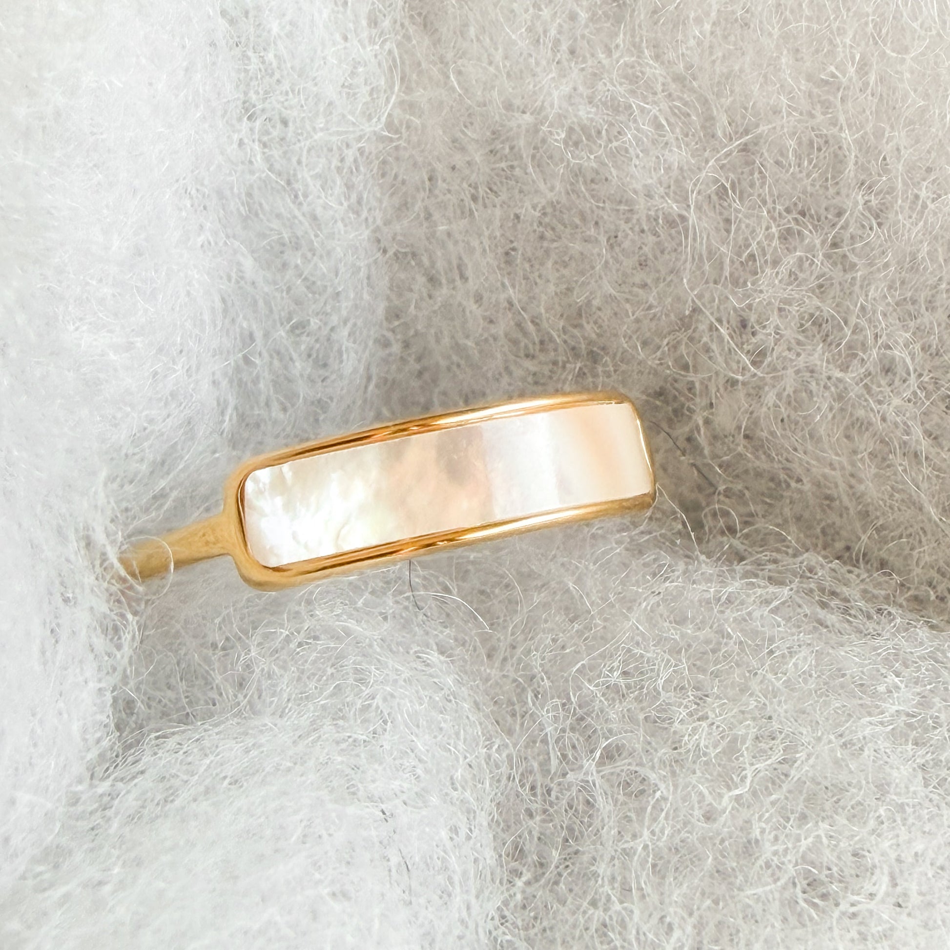 Bague dorée en nacre plaqué or 18K | CALYPSO