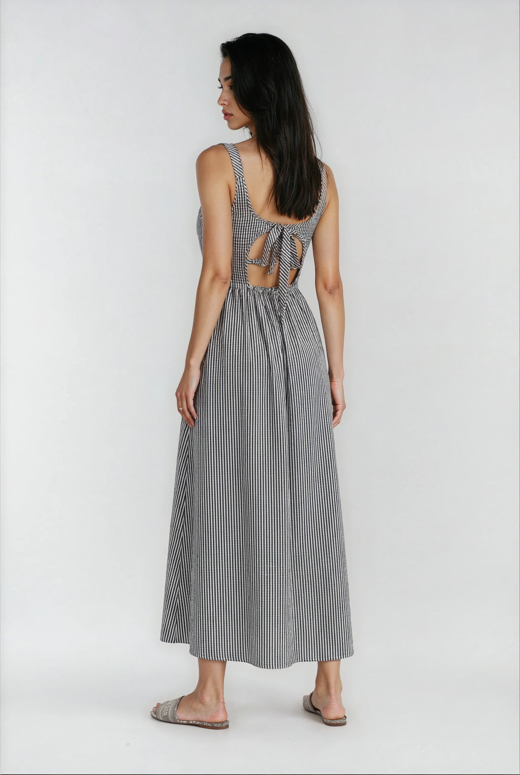 Jules - Lightweight Tie Back Midi Dress In Black Stripe