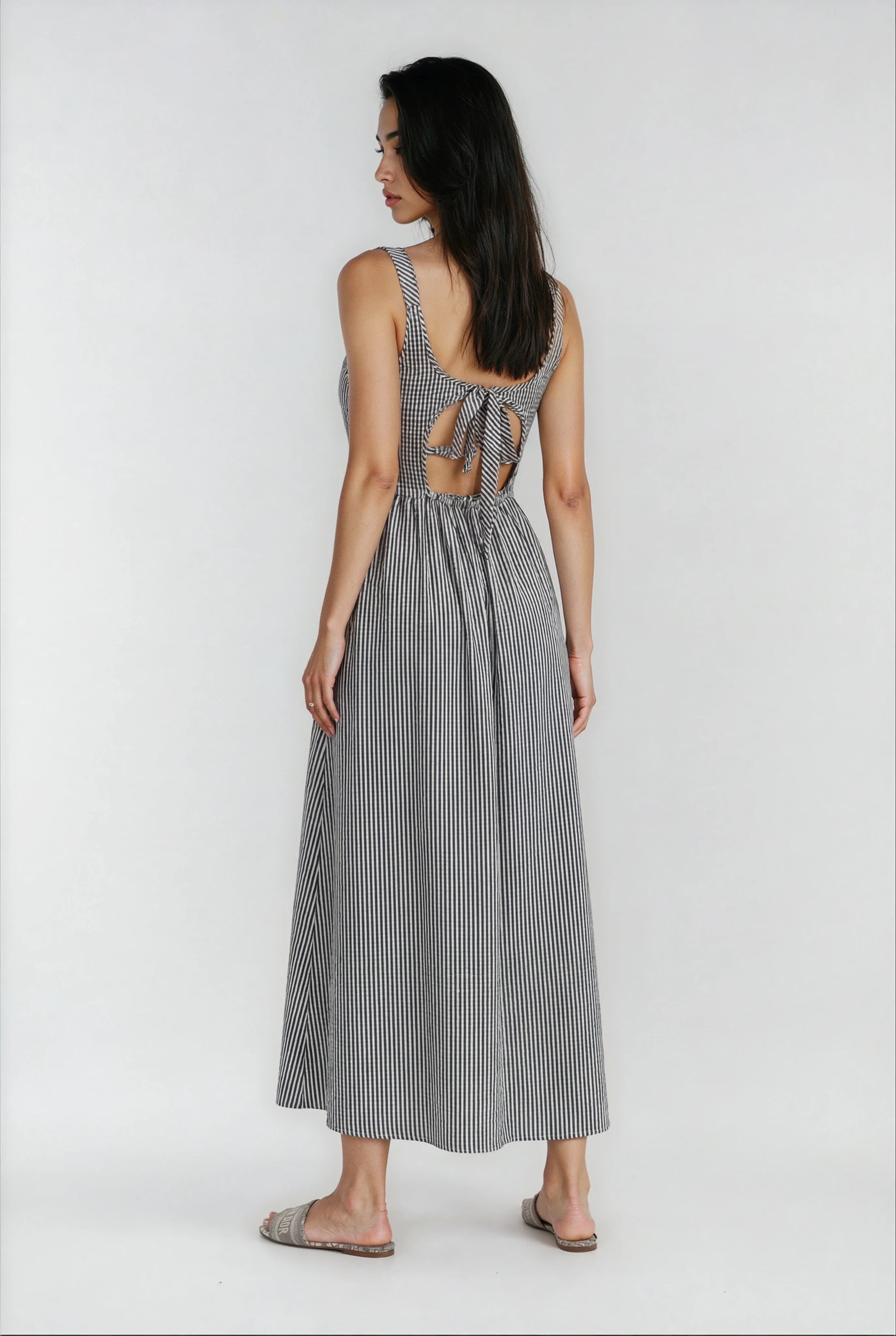 Jules - Lightweight Tie Back Midi Dress In Black Stripe