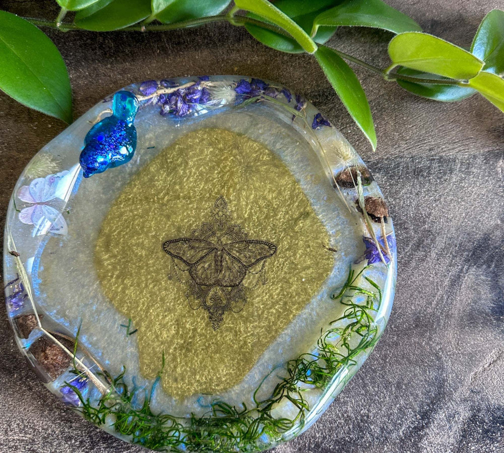 Whimsical Botanicals - Plateau à bibelots en résine fait main avec oiseau bleu