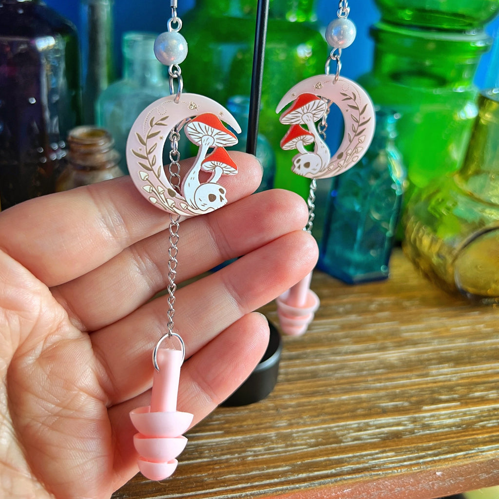 Boucles d'oreilles en forme de tête de mort et de champignon en forme de croissant de lune – Ambiance enchantée avec protection quotidienne 