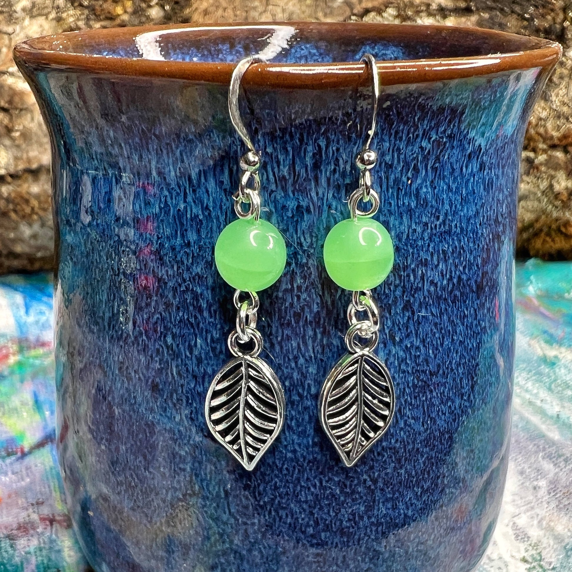 Boucles d'oreilles en verre d'uranium vert et feuilles – Éclat inspiré de la nature 