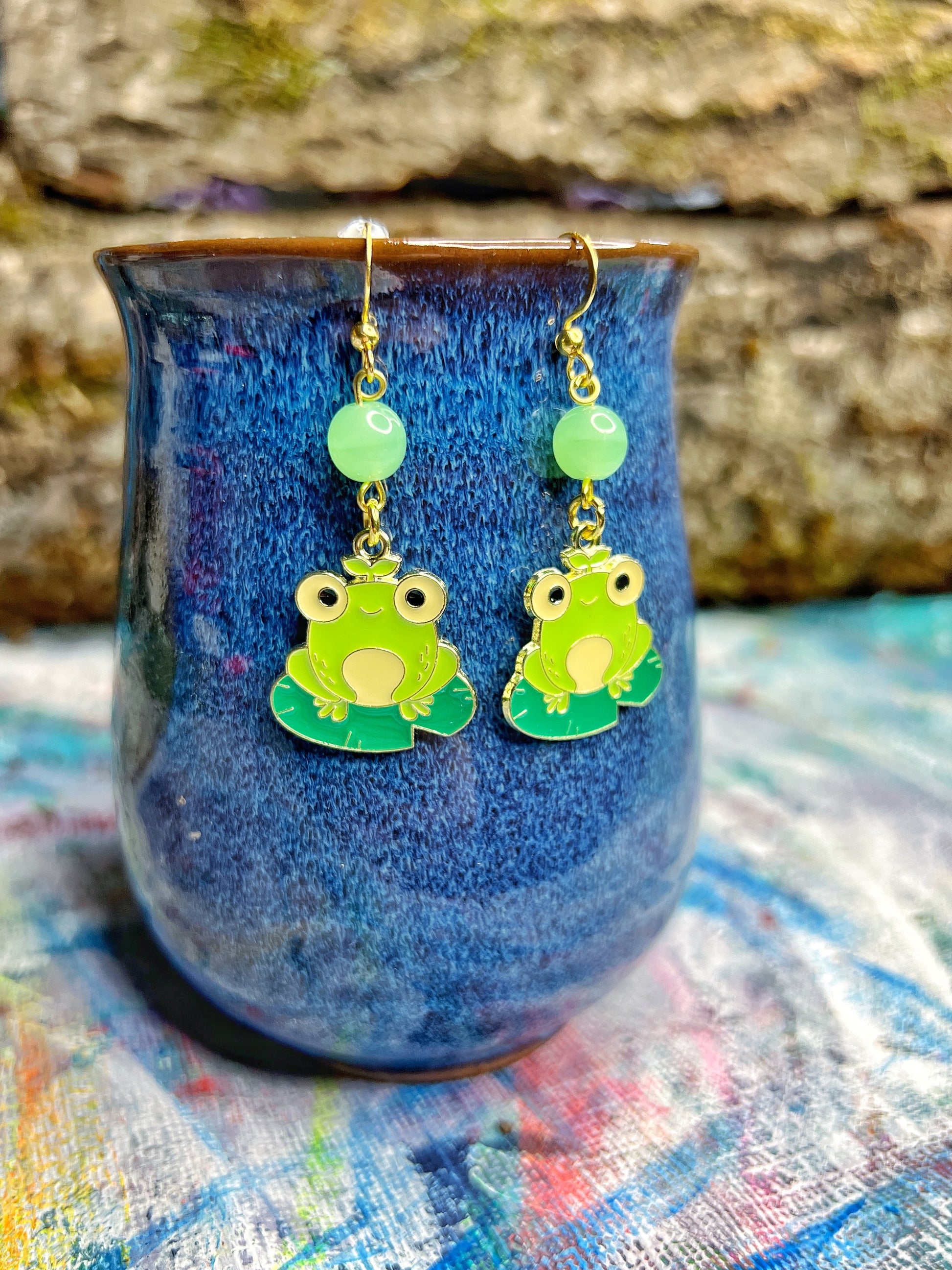 Boucles d'oreilles grenouille en verre d'uranium – Un charme amphibien et une fantaisie lumineuse 