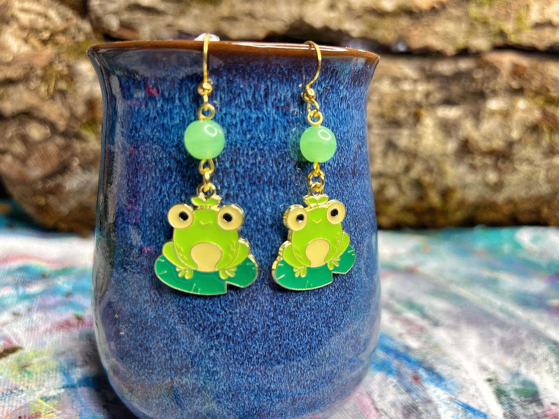 Boucles d'oreilles grenouille en verre d'uranium – Un charme amphibien et une fantaisie lumineuse 