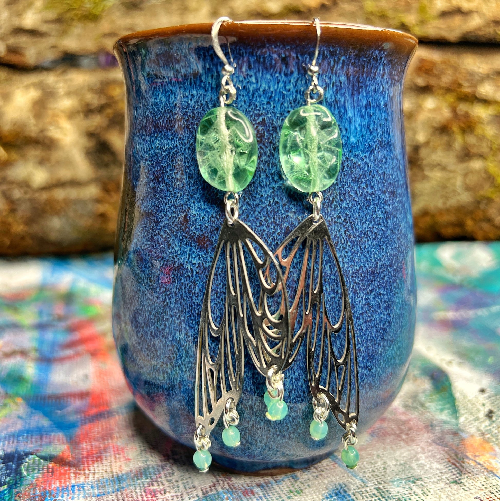 Boucles d'oreilles ailes de papillon et verre d'uranium vert tendre – Éclat audacieux inspiré de la nature 