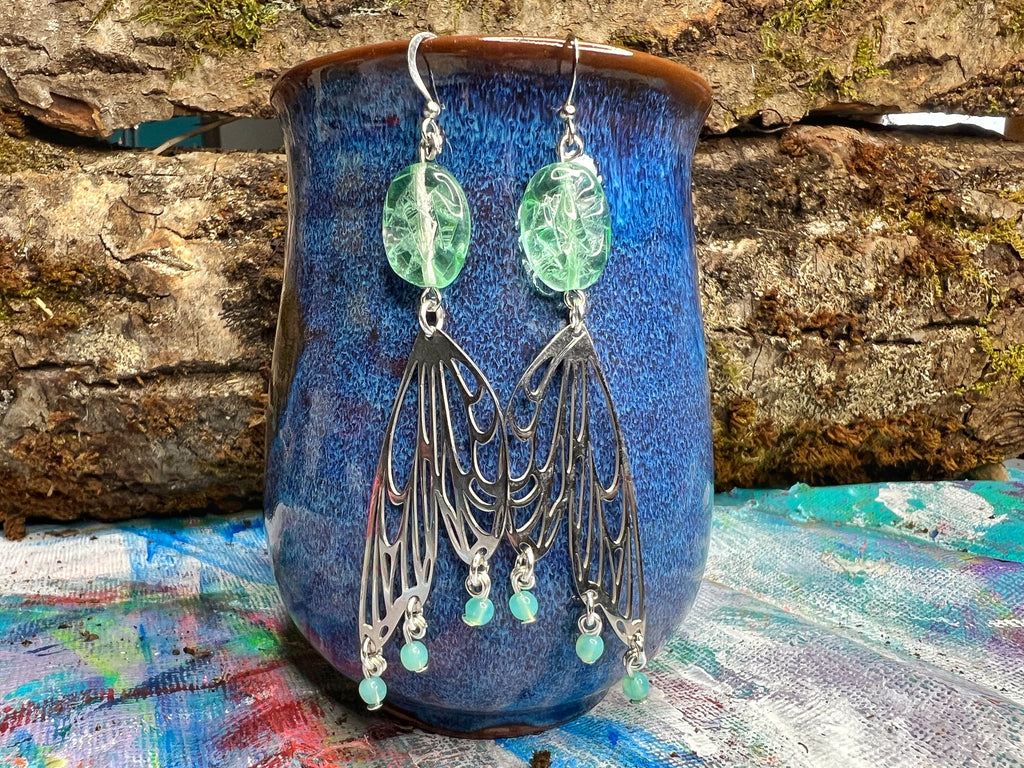 Boucles d'oreilles ailes de papillon et verre d'uranium vert tendre – Éclat audacieux inspiré de la nature 