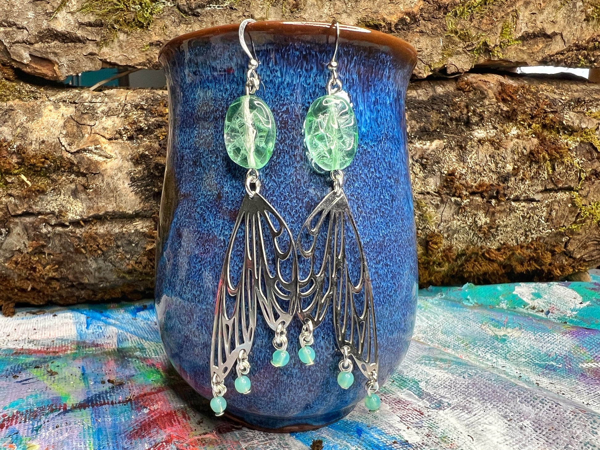 Boucles d'oreilles ailes de papillon et verre d'uranium vert tendre – Éclat audacieux inspiré de la nature 