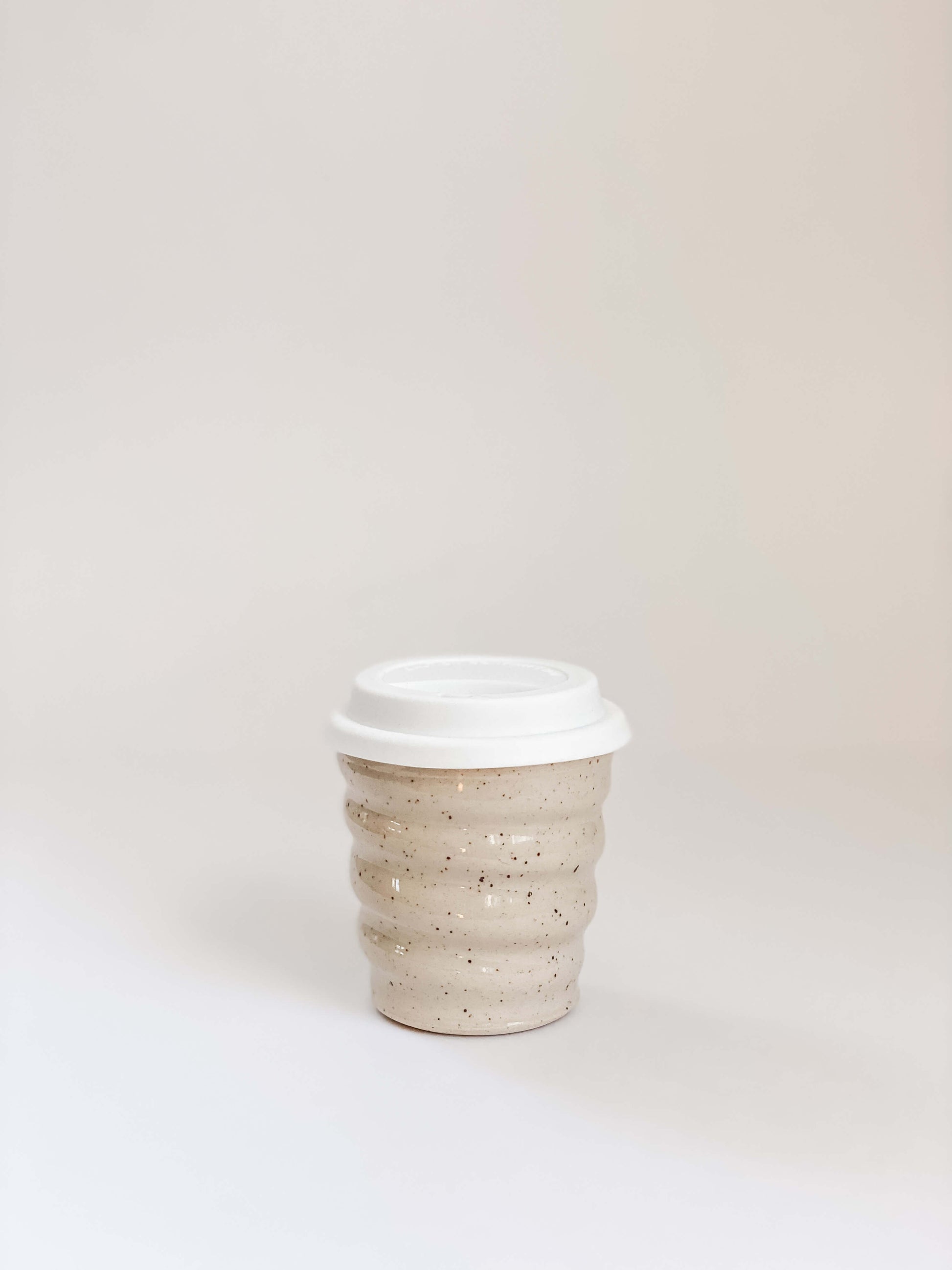 Tasses de voyage à couvercle tourbillonnantes en grès - 10 oz et 16 oz