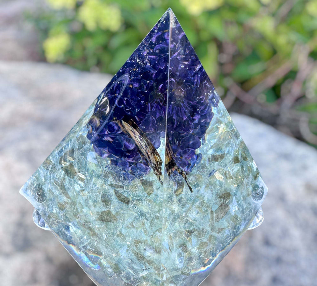 Lilac Dreams: Enchanting Monarch Butterfly Resin Pyramid