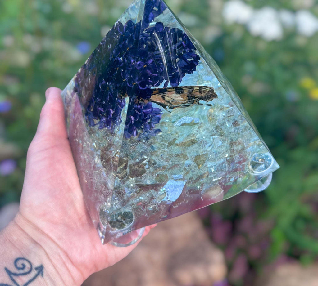 Lilac Dreams: Enchanting Monarch Butterfly Resin Pyramid