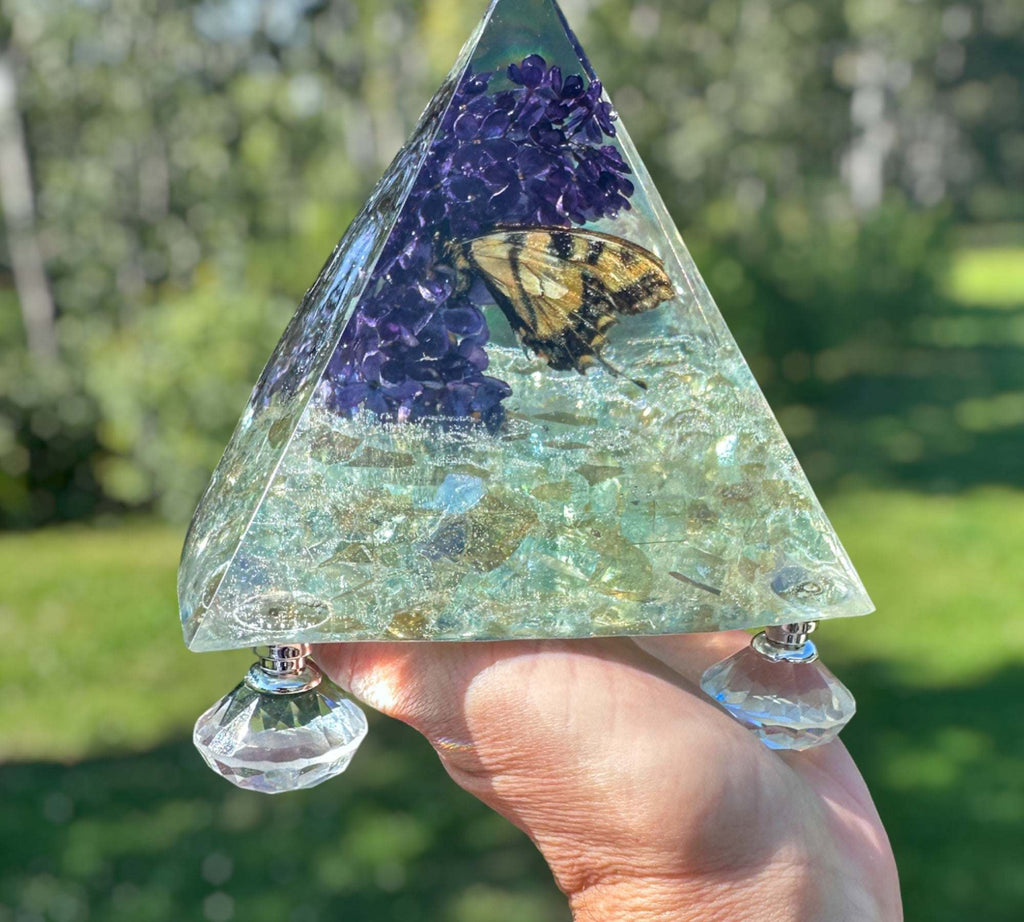 Lilac Dreams: Enchanting Monarch Butterfly Resin Pyramid