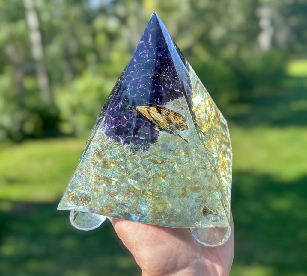 Lilac Dreams: Enchanting Monarch Butterfly Resin Pyramid